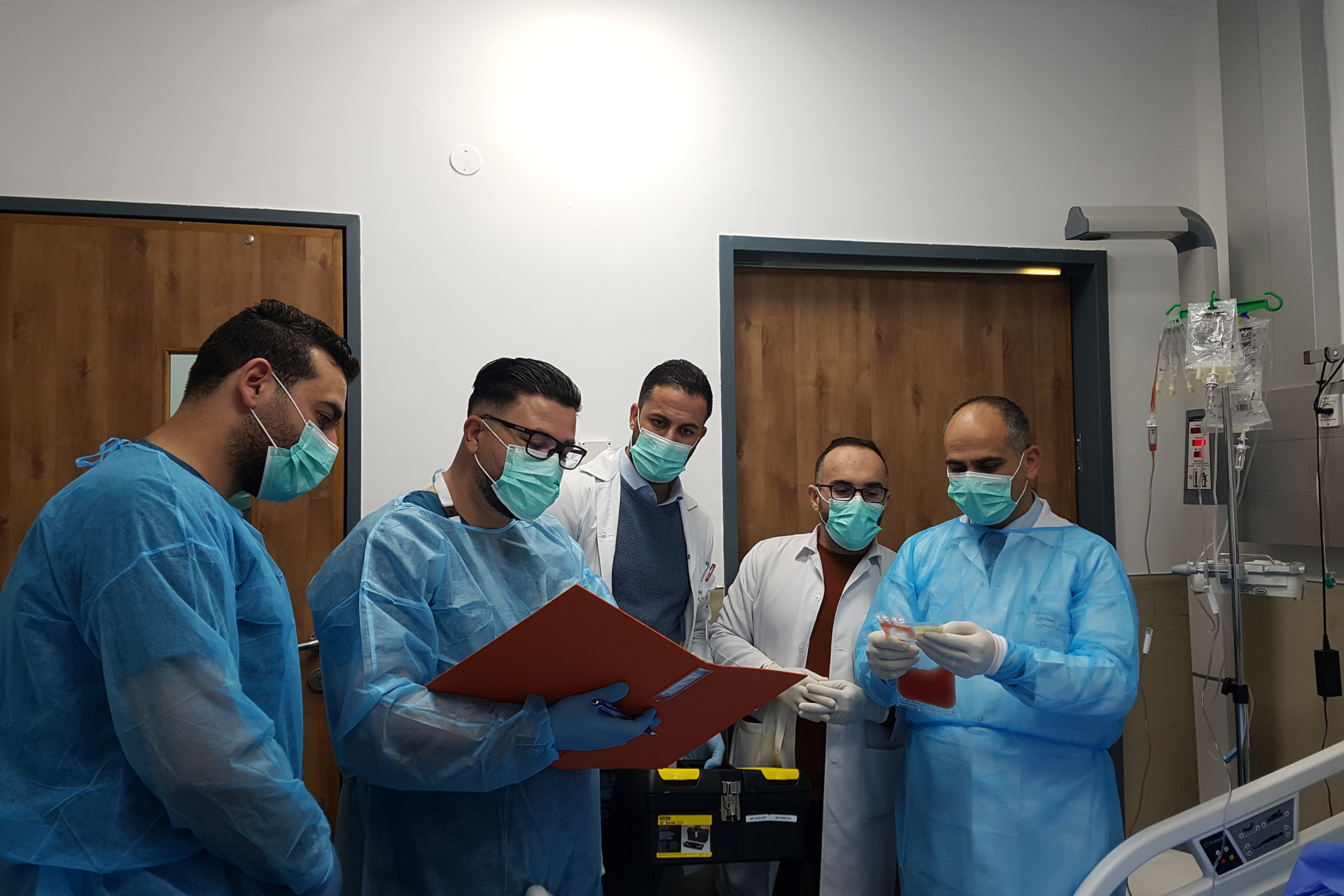 هل يعالج الأطباء الأسباب الجذرية للأمراض أم يكتفون بعلاج الأعراض؟