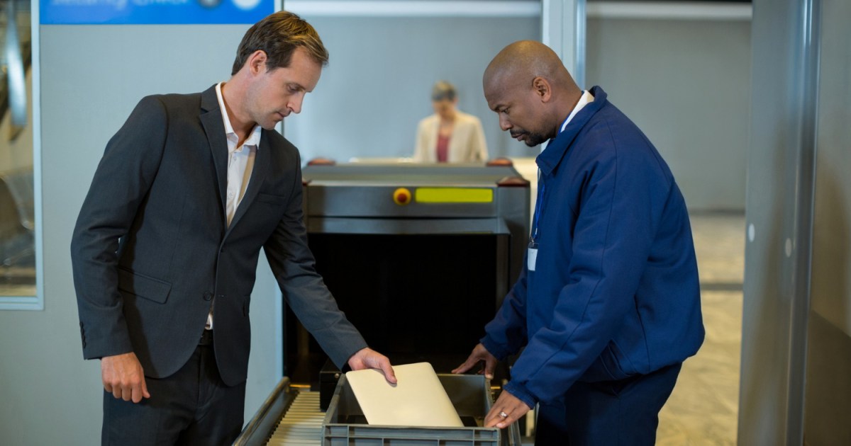 التفتيش العشوائي بالمطارات.. ما الذي يضعك تحت الشك؟ وما حقوقك؟