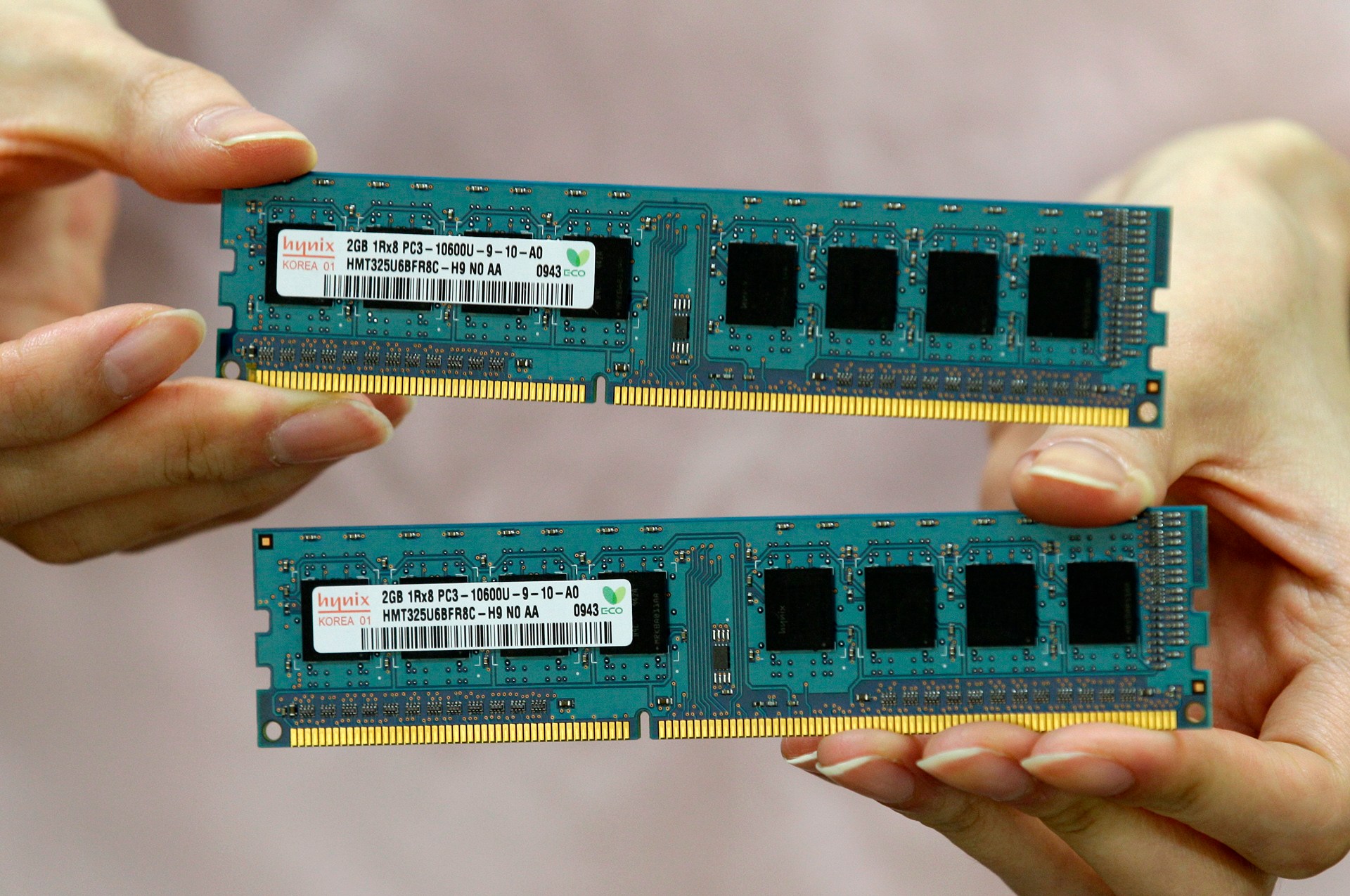 لص يسرق الذواكر فقط من الحواسيب بكوريا الجنوبية تاركا أي شيء آخر