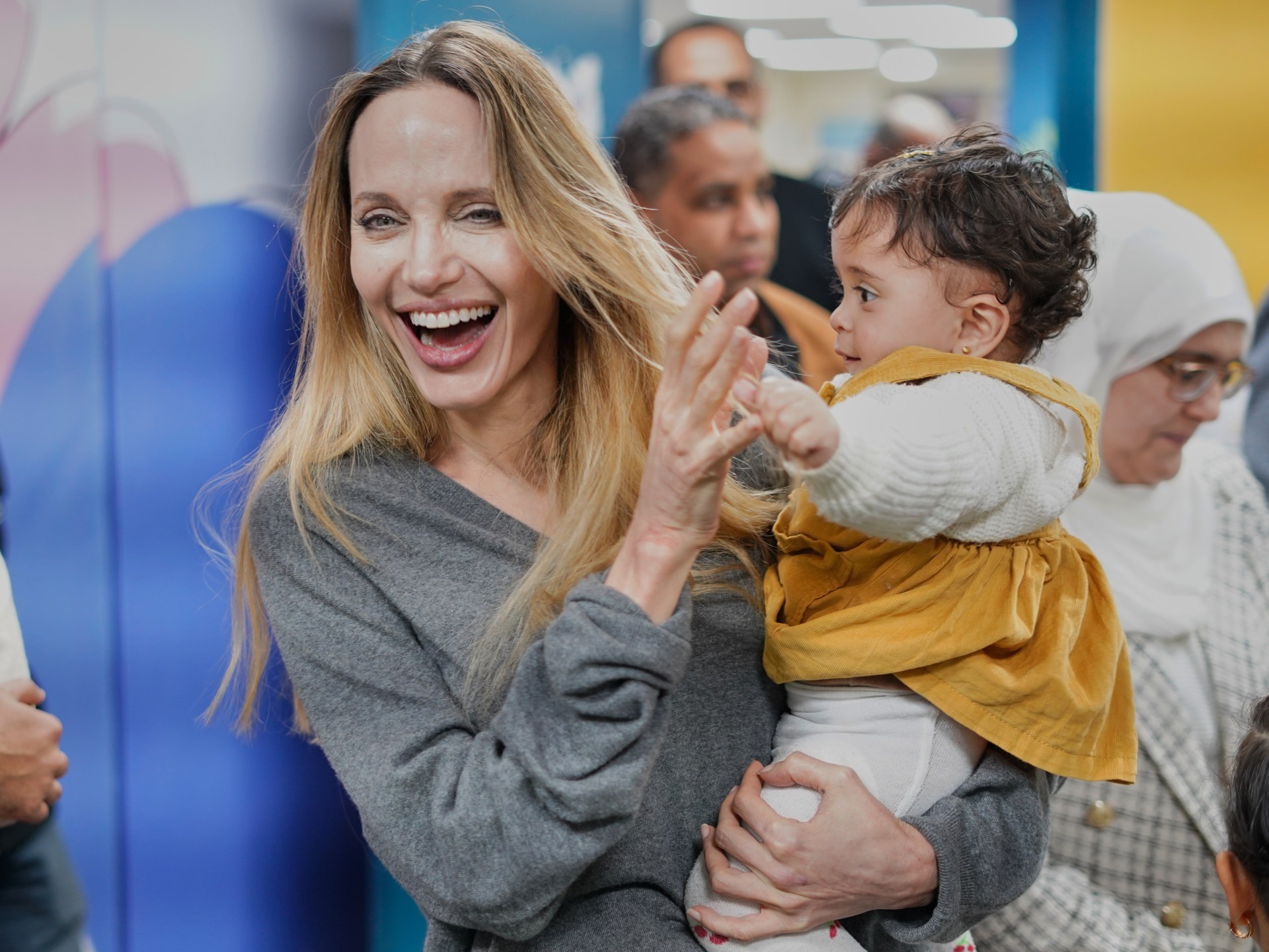 أنجلينا جولي تزور رفح لمتابعة أوضاع الجرحى والمساعدات لغزة