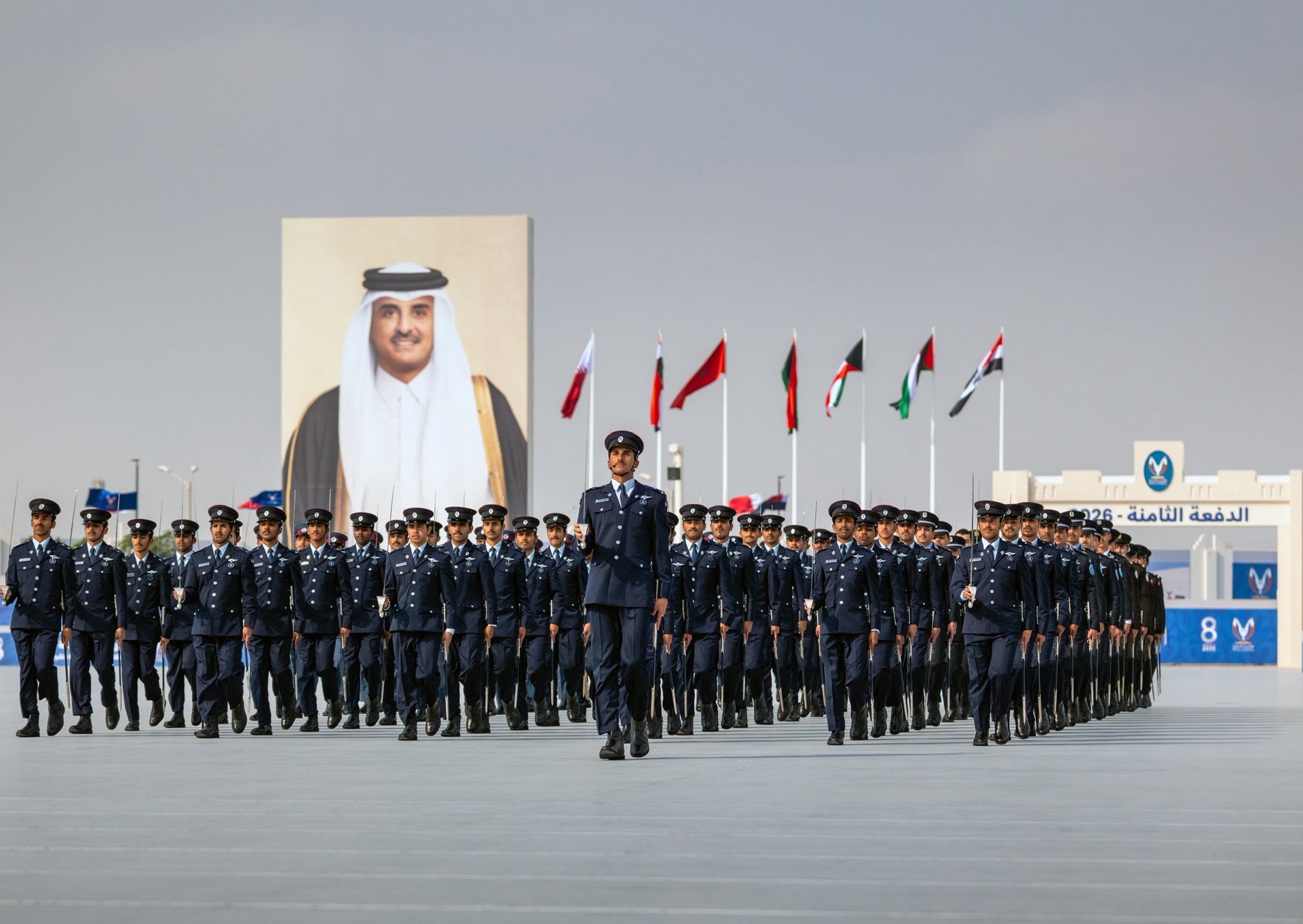 كرّمه أمير قطر وغاب الأب.. شاب من غزة يتصدر خريجي المبتعثين العرب في كلية الشرطة