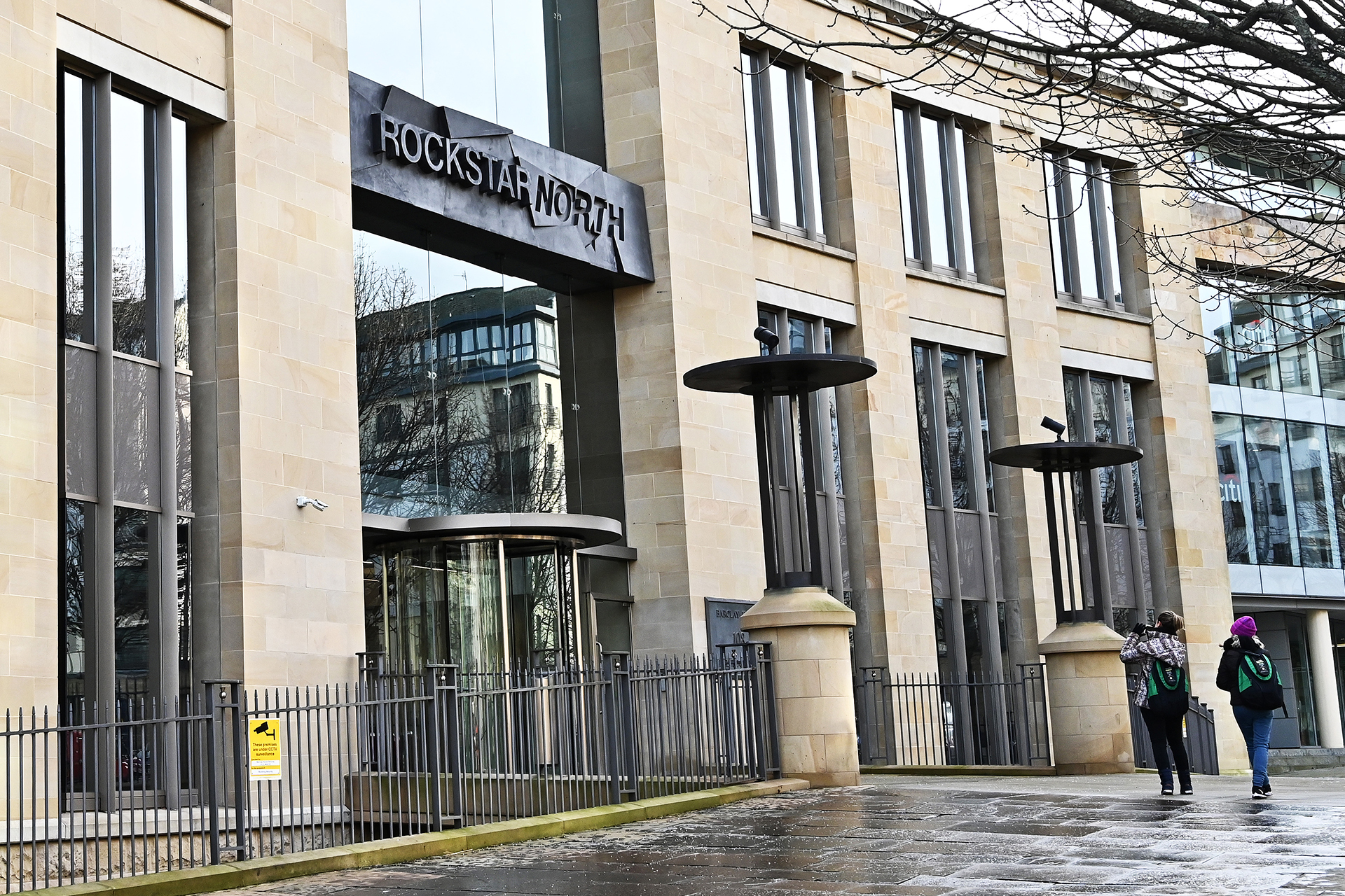 انفجار بمقر شركة روكستار.. هل سيتأجل طرح جي تي إيه 6؟