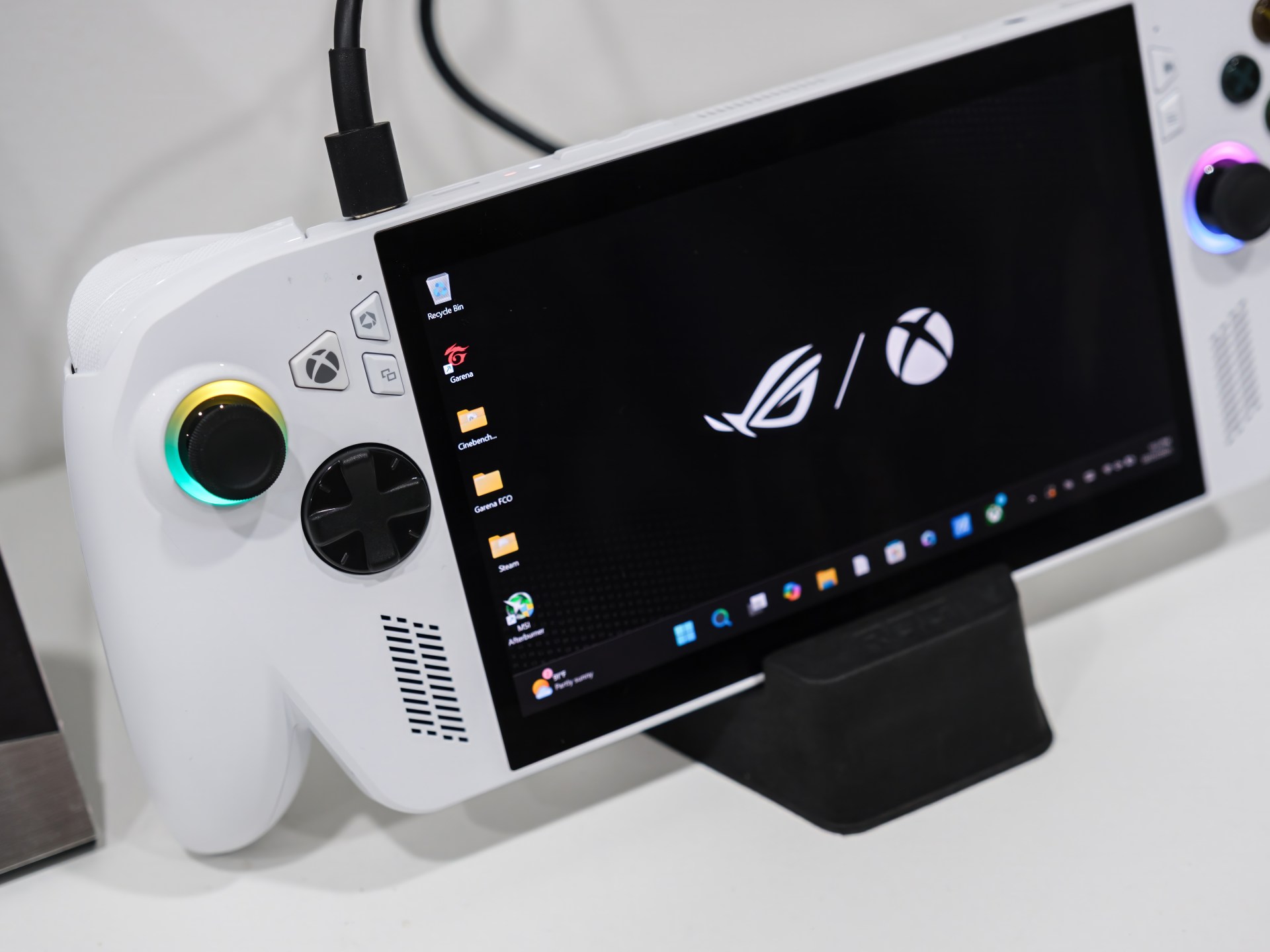 إنتل تسعى لمنافسة إنفيديا في قطاع منصات الألعاب المحمولة