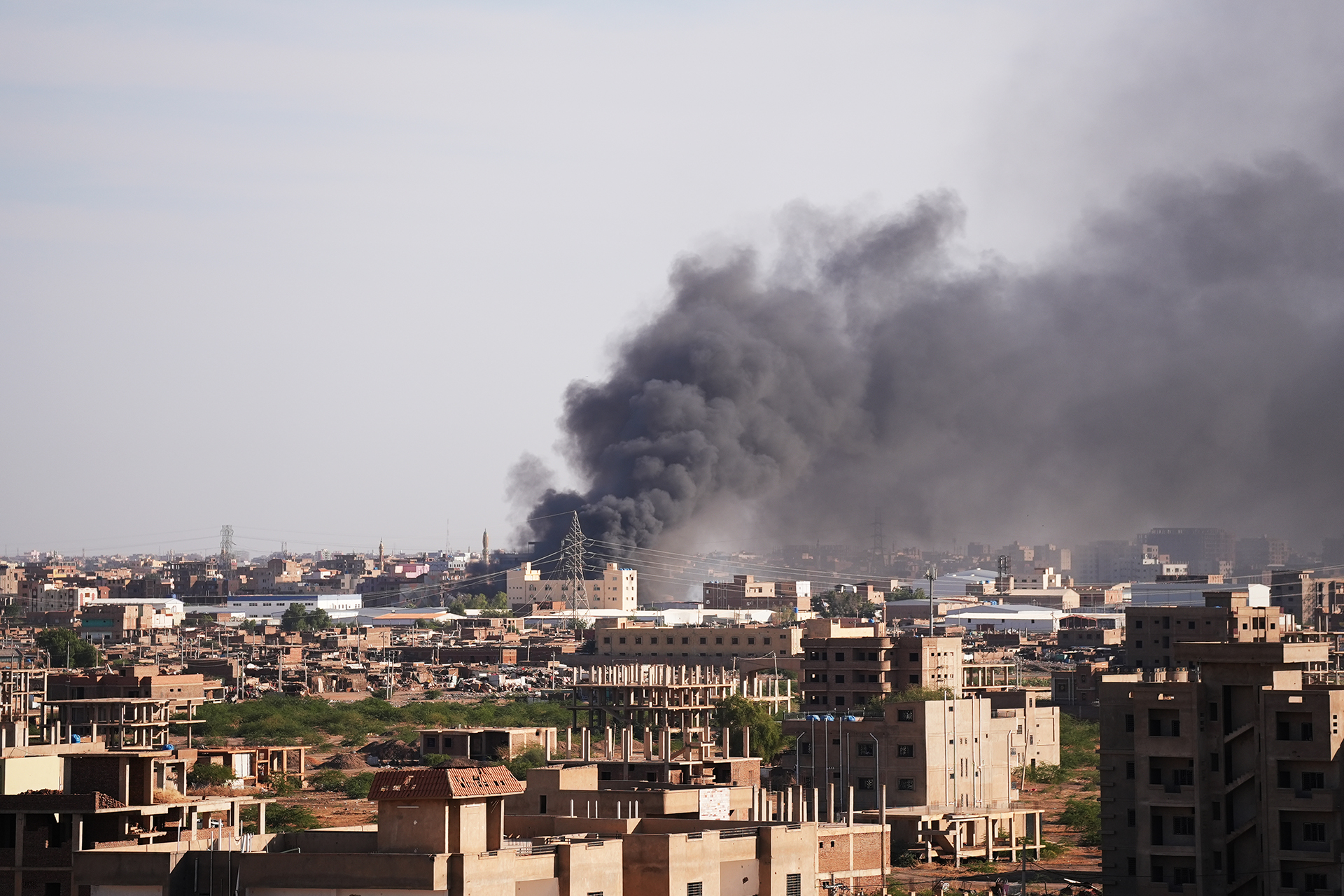 ما تأثير فتح جبهة قتال في شرق السودان على العمليات العسكرية؟