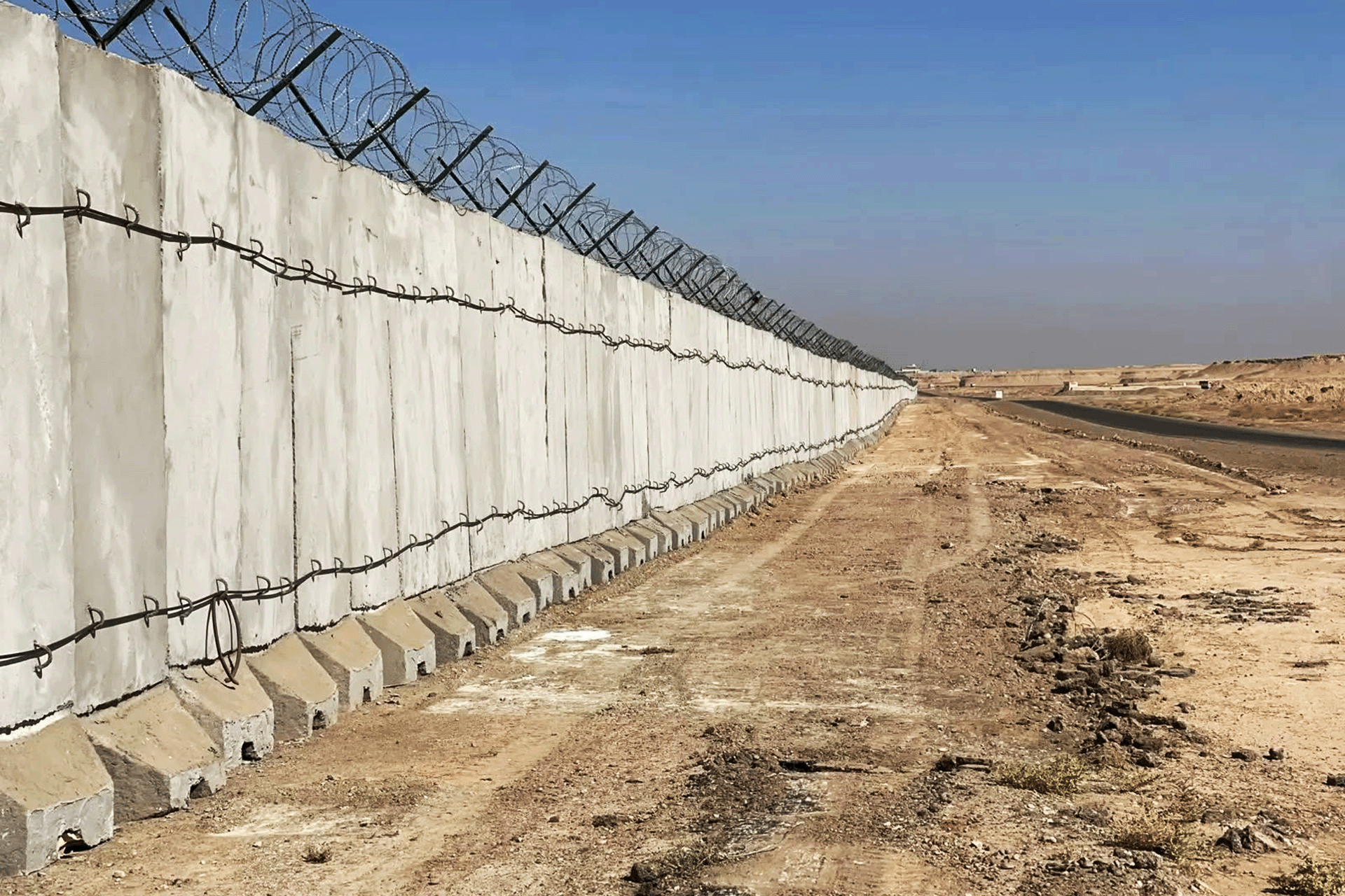 العراق يهدد بفتح النار ضد أي اقتراب من حدوده مع سوريا