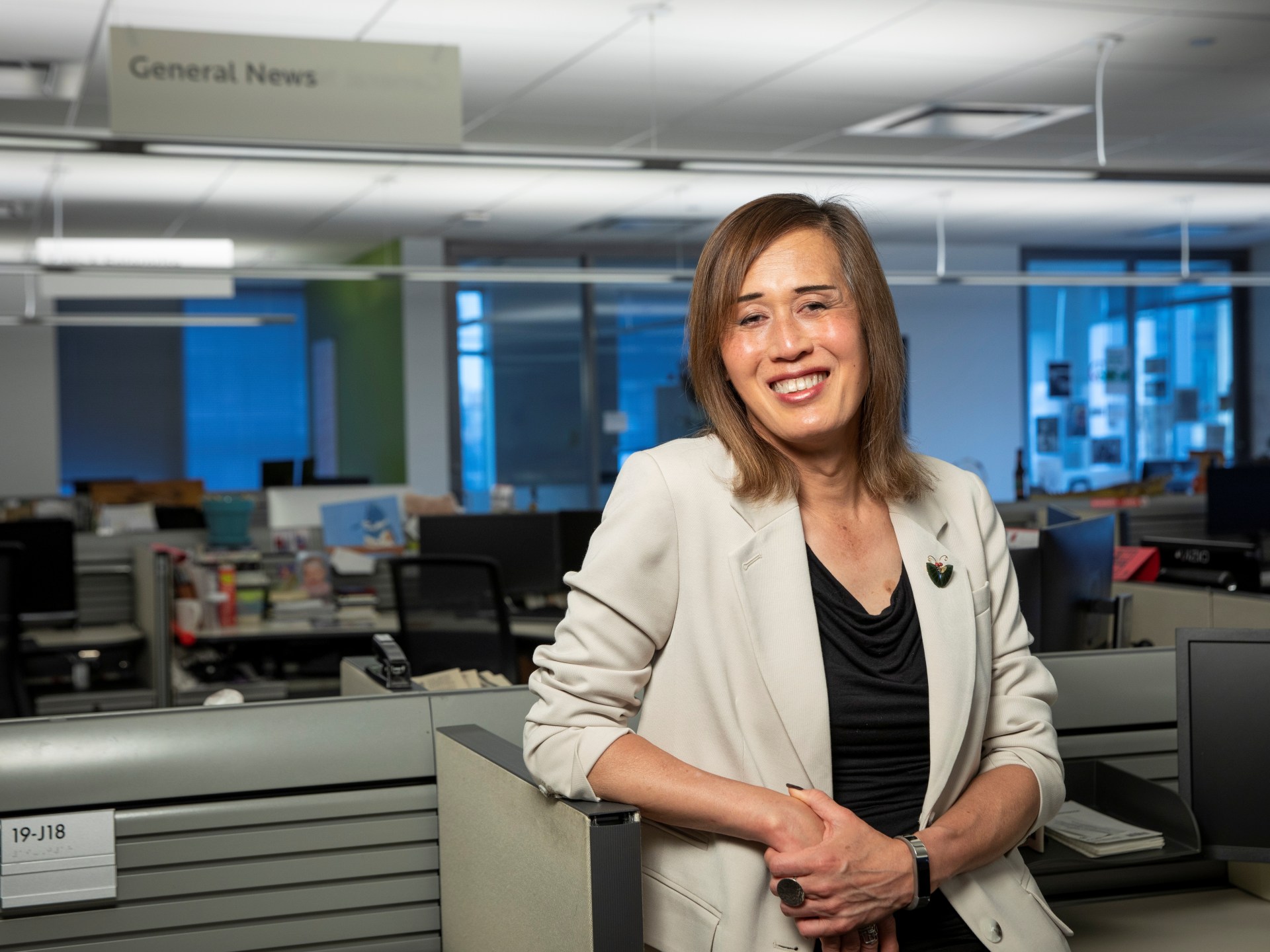 كيف نبني غرفة أخبار سيبرانية تجمع بين البشر والآلة؟