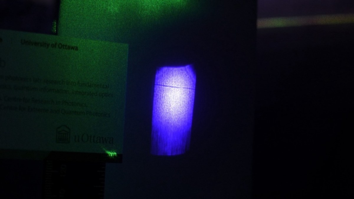 علماء يتمكنون من "تنظيف" الضوء نفسه