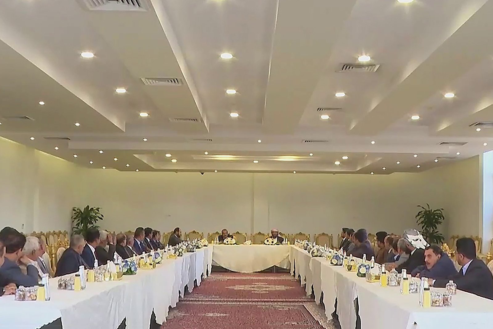 عاجل | التلفزيون اليمني: أعضاء المجلس الانتقالي الجنوبي والهيئات التابعة له يتفقون على حل المجلس 3 Video 4 1767952173