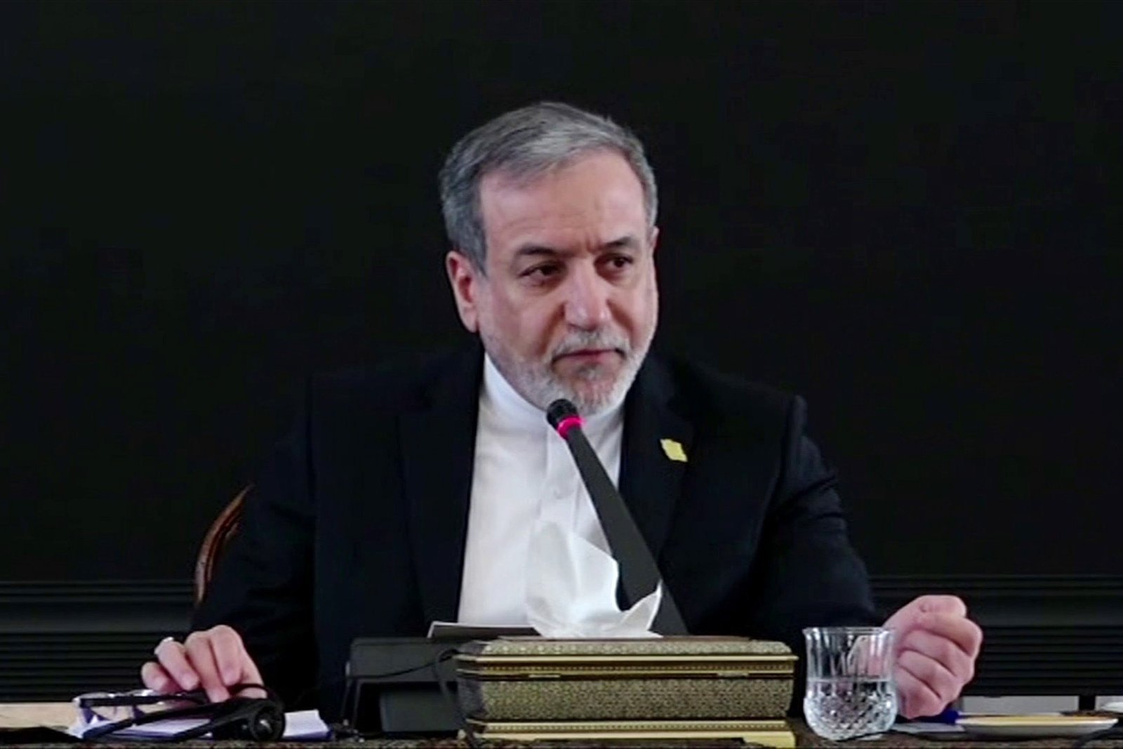 عاجل | وزير الخارجية الإيراني: لدينا أدلة على إطلاق نار تعرضت له قوات الأمن بهدف رفع أعداد الضحايا 3 Video 7 1768201626