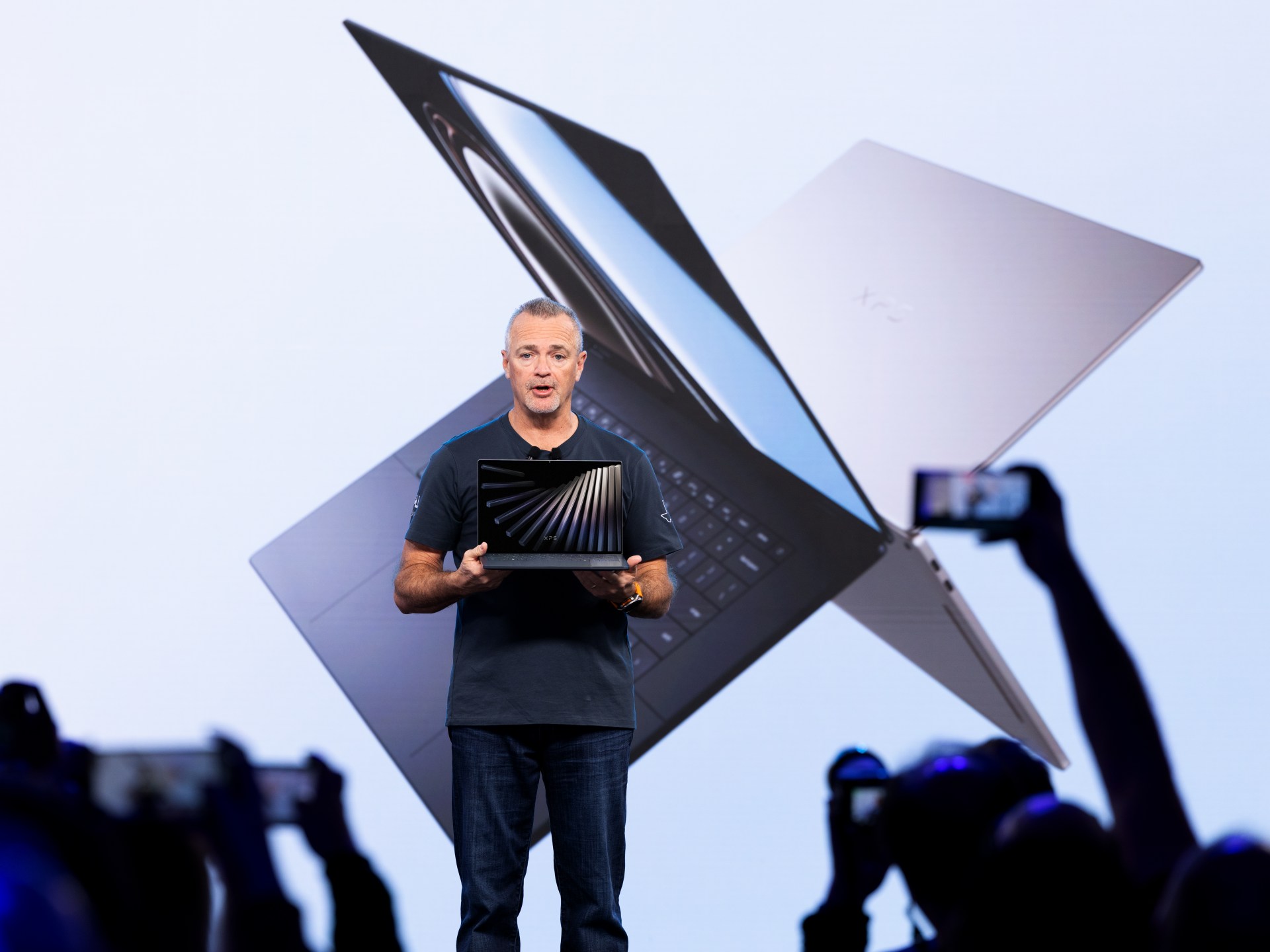 ديل" تعترف: المستخدمون لا يرغبون في حواسيب الذكاء الاصطناعي