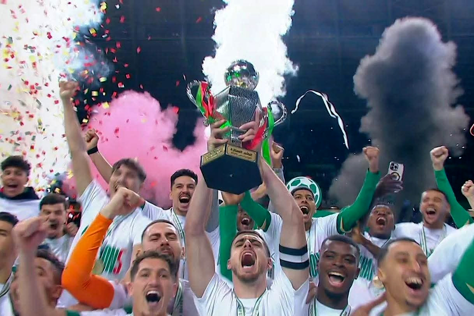 بالفيديو.. مولودية الجزائر يهزم اتحاد العاصمة ويحرز كأس السوبر