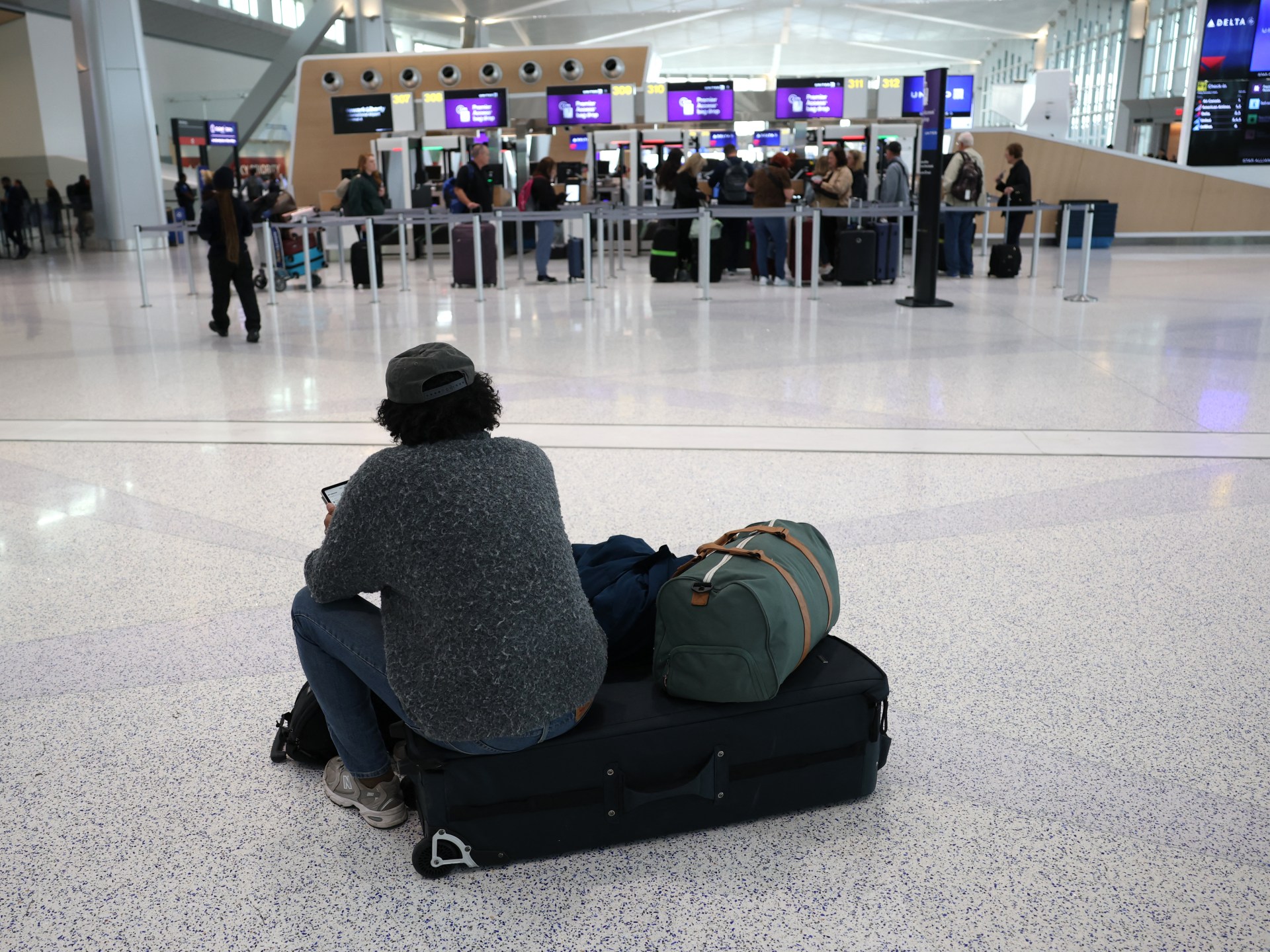 دراسة: أكثر 10 مطارات مرهقة في العالم.. ومطار "ذهبي" للسفر الهادئ