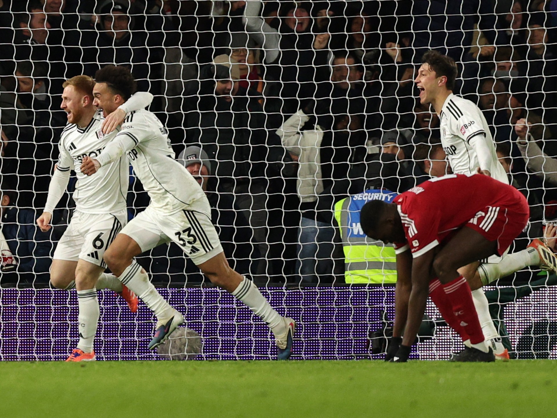 بالفيديو.. ليفربول يضل طريق الفوز مجددا في الدوري الإنجليزي