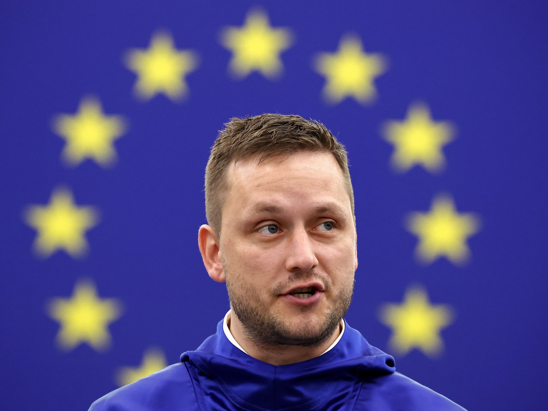 ينس فريدريك نيلسن.. بطل في الريشة الطائرة وأصغر رئيس وزراء لغرينلاند