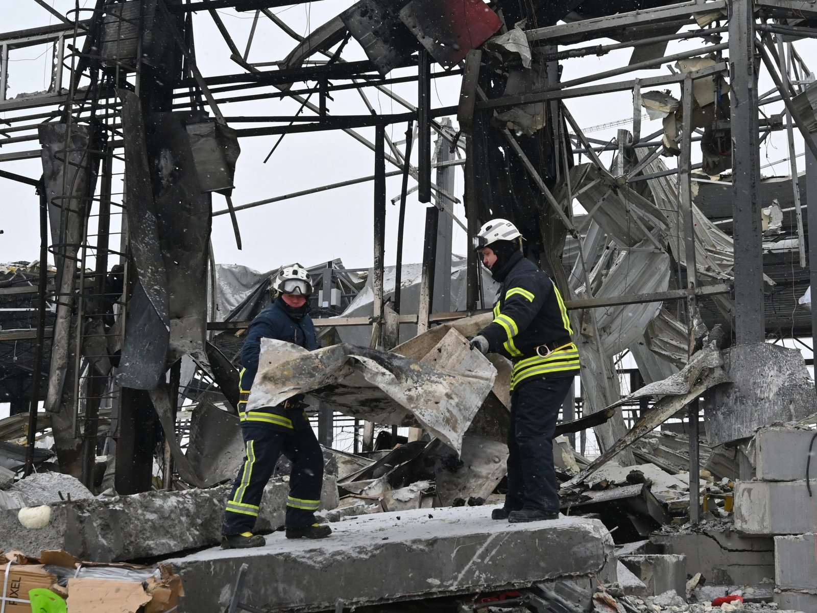 مقتل امرأة بخاركيف وانقطاعات للكهرباء بمناطق تحت سيطرة روسيا 1 afp 696c684f654a 1768712271