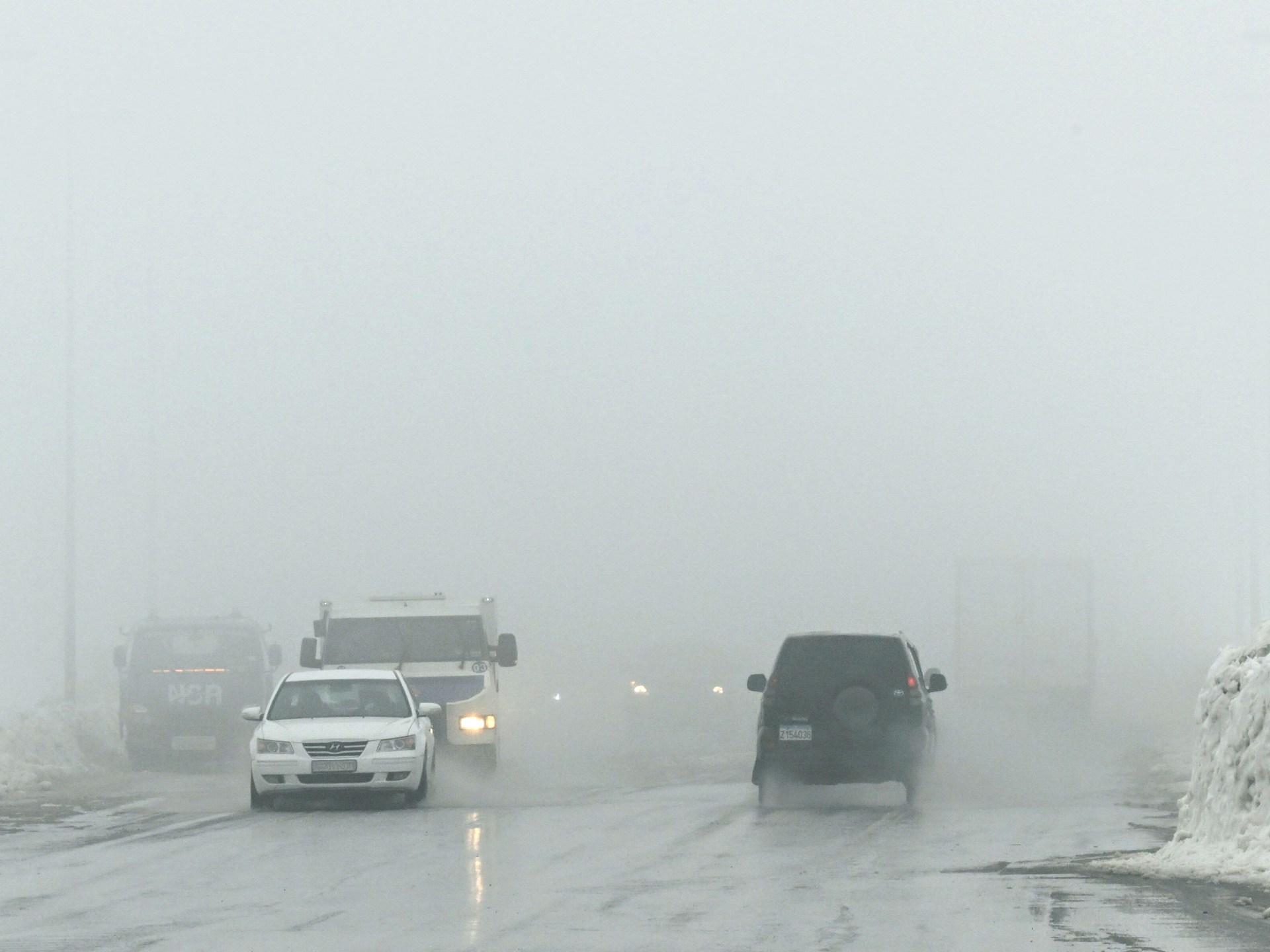 حظر تجوال وتعطيل دراسة وتحذيرات إثر تقلبات الطقس في 11 دولة عربية