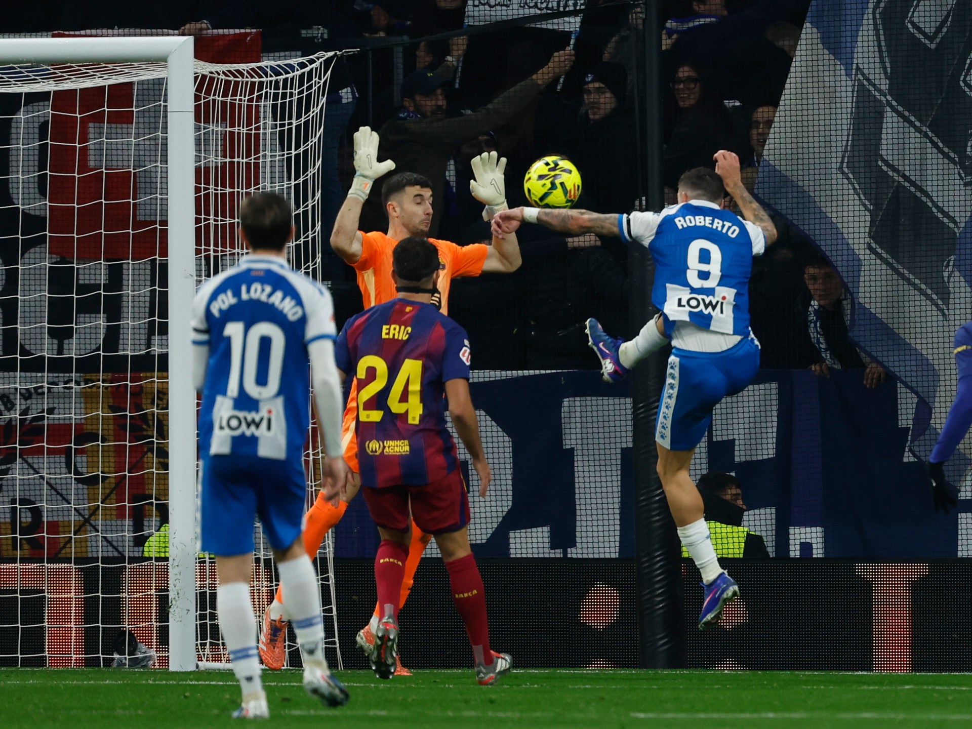بطل برشلونة "فأر" في إسبانيول.. غارسيا "أفضل حارس في العالم"