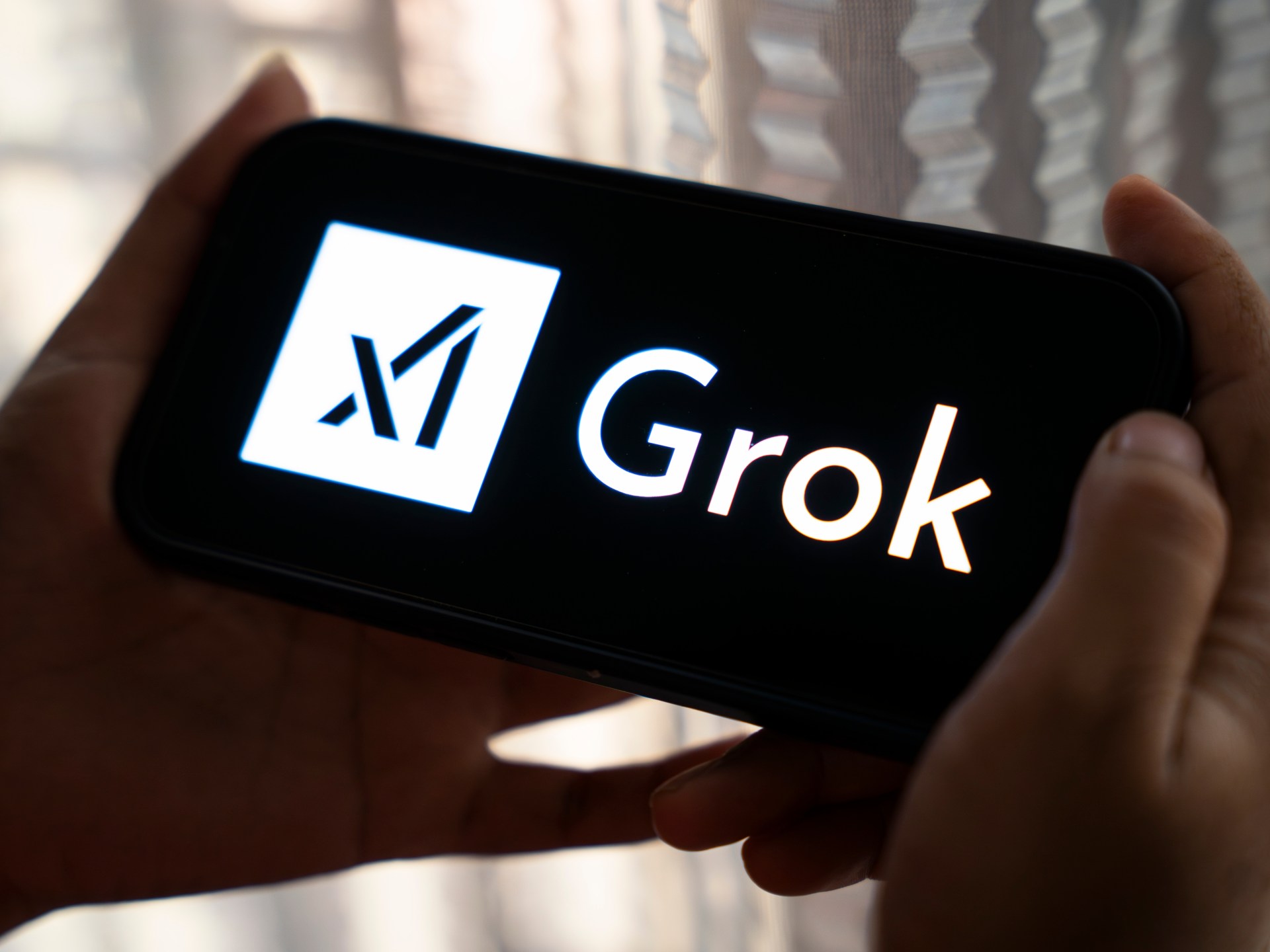 ثغرات بغروك تؤدي إلى ظهور صور لمستخدميه بملابس غير لائقة