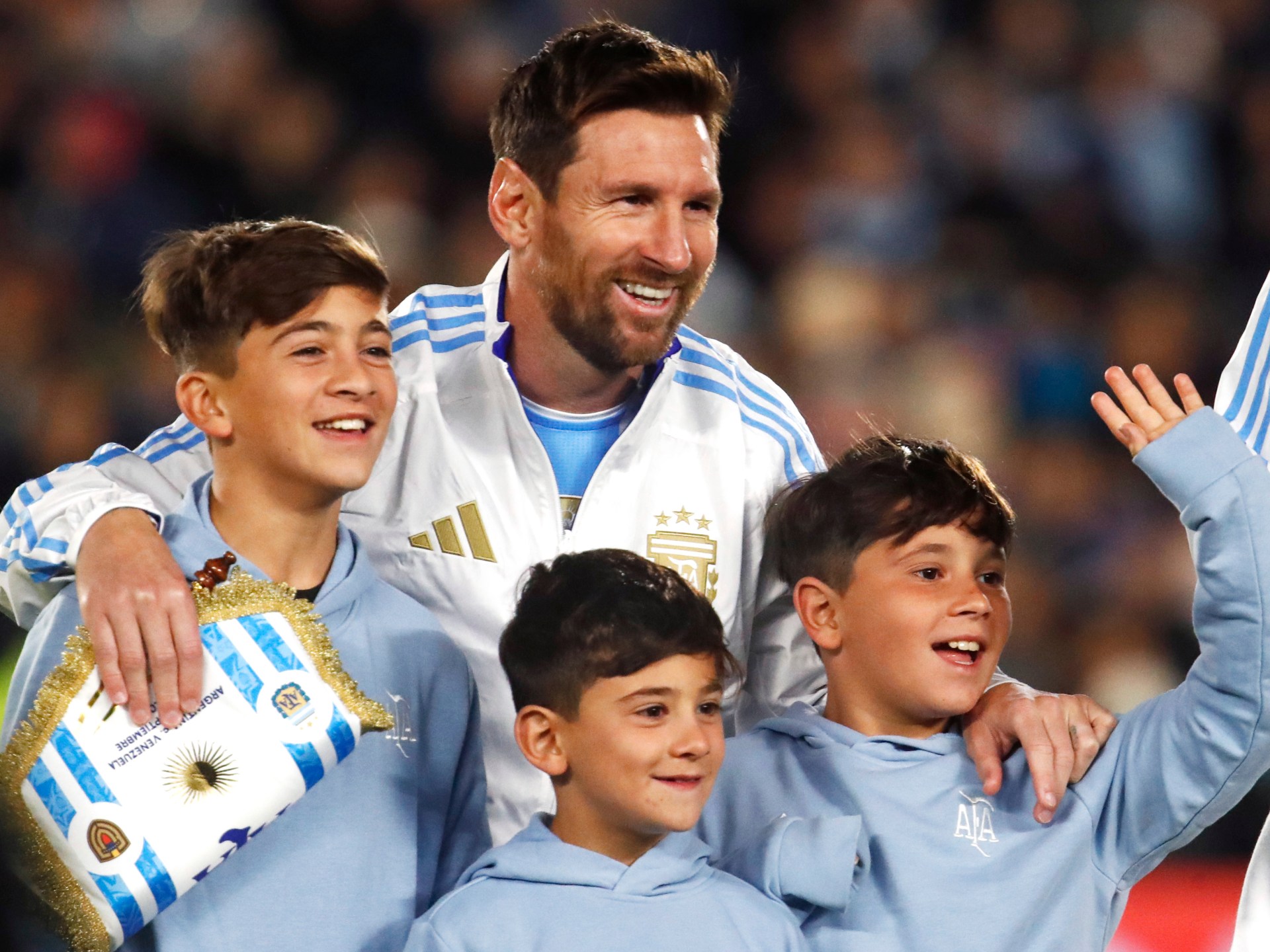 ميسي يكشف عن جانبه الخفي.. غريب الأطوار يستمتع بالوحدة وترهقه فوضى الأبناء