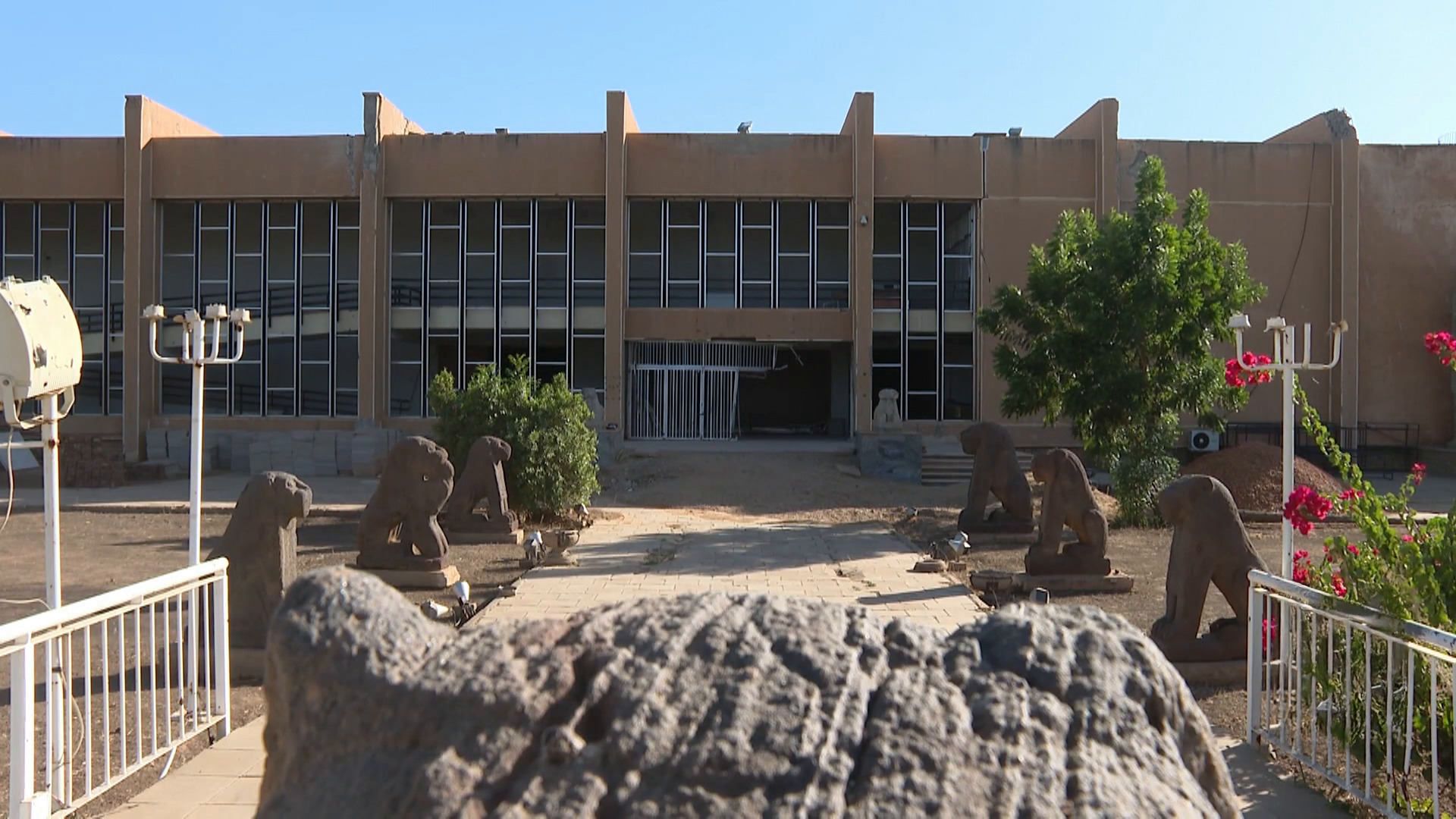 الحرب تعصف بالمتحف القومي السوداني وآثاره ومقتنياته