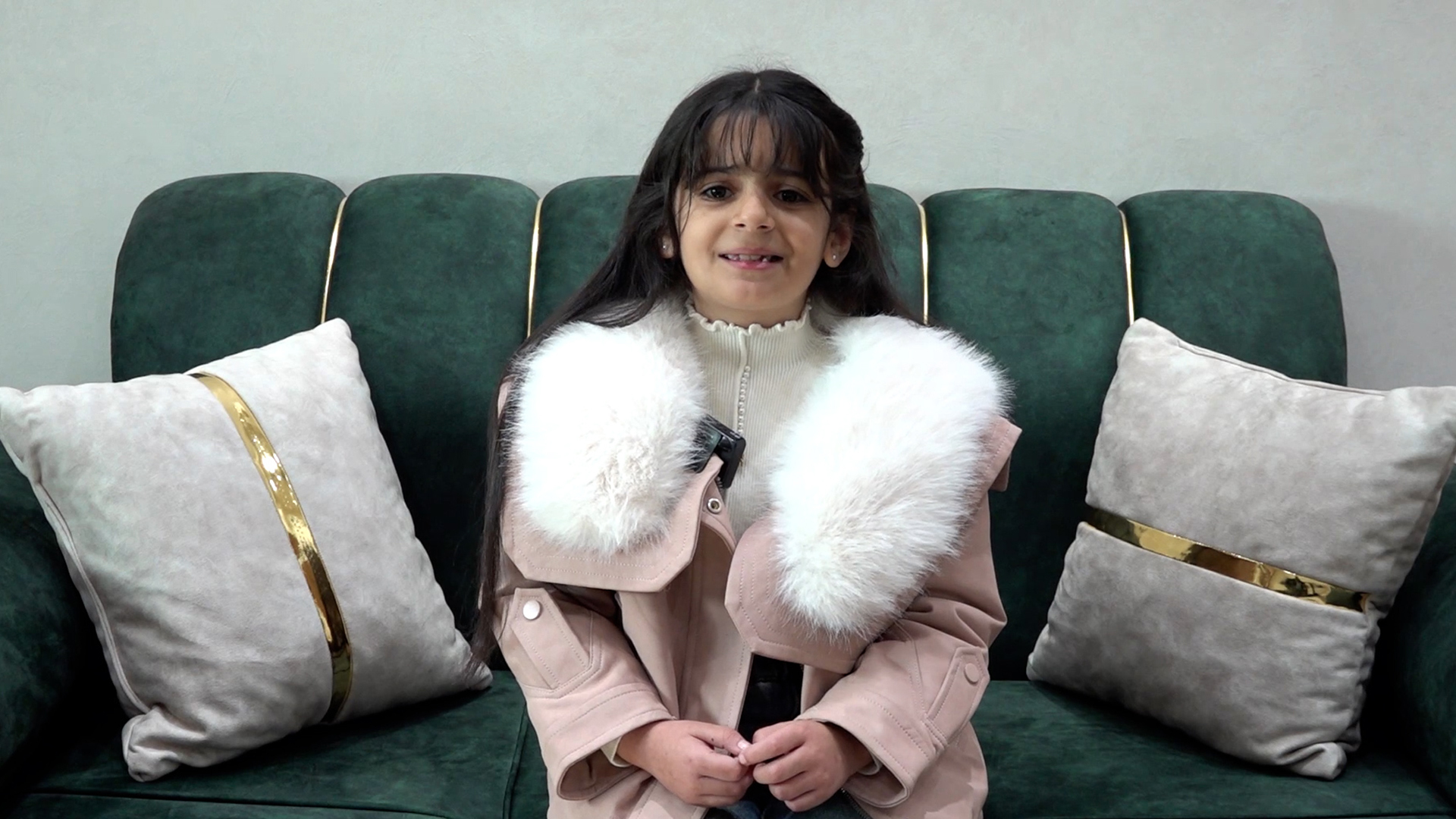 شاهد.. تاليا طفلة فلسطينية تقرأ 120 كتابا في عمر 8 سنوات