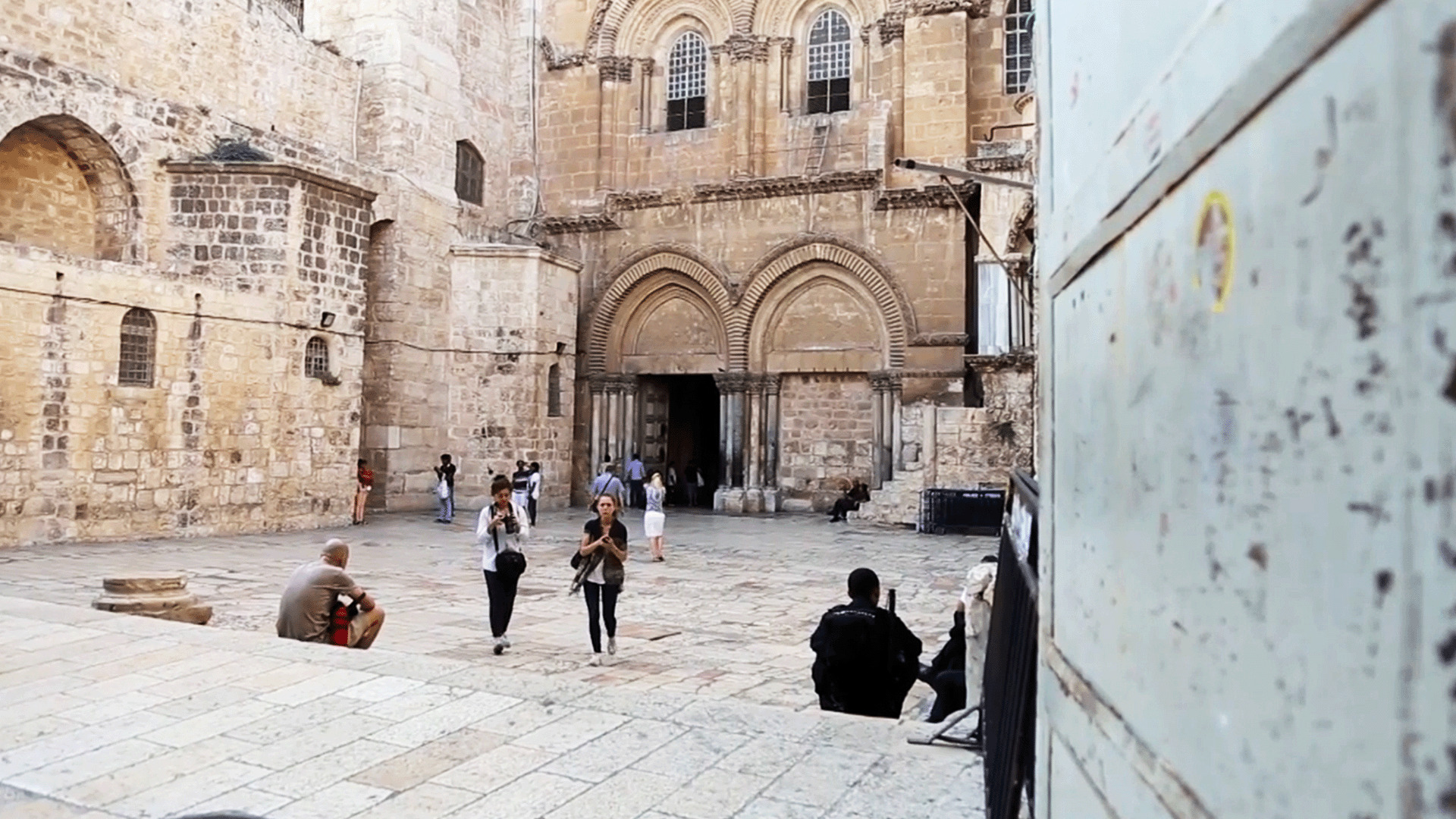 شاهد.. كنيسة القيامة في القدس من الداخل