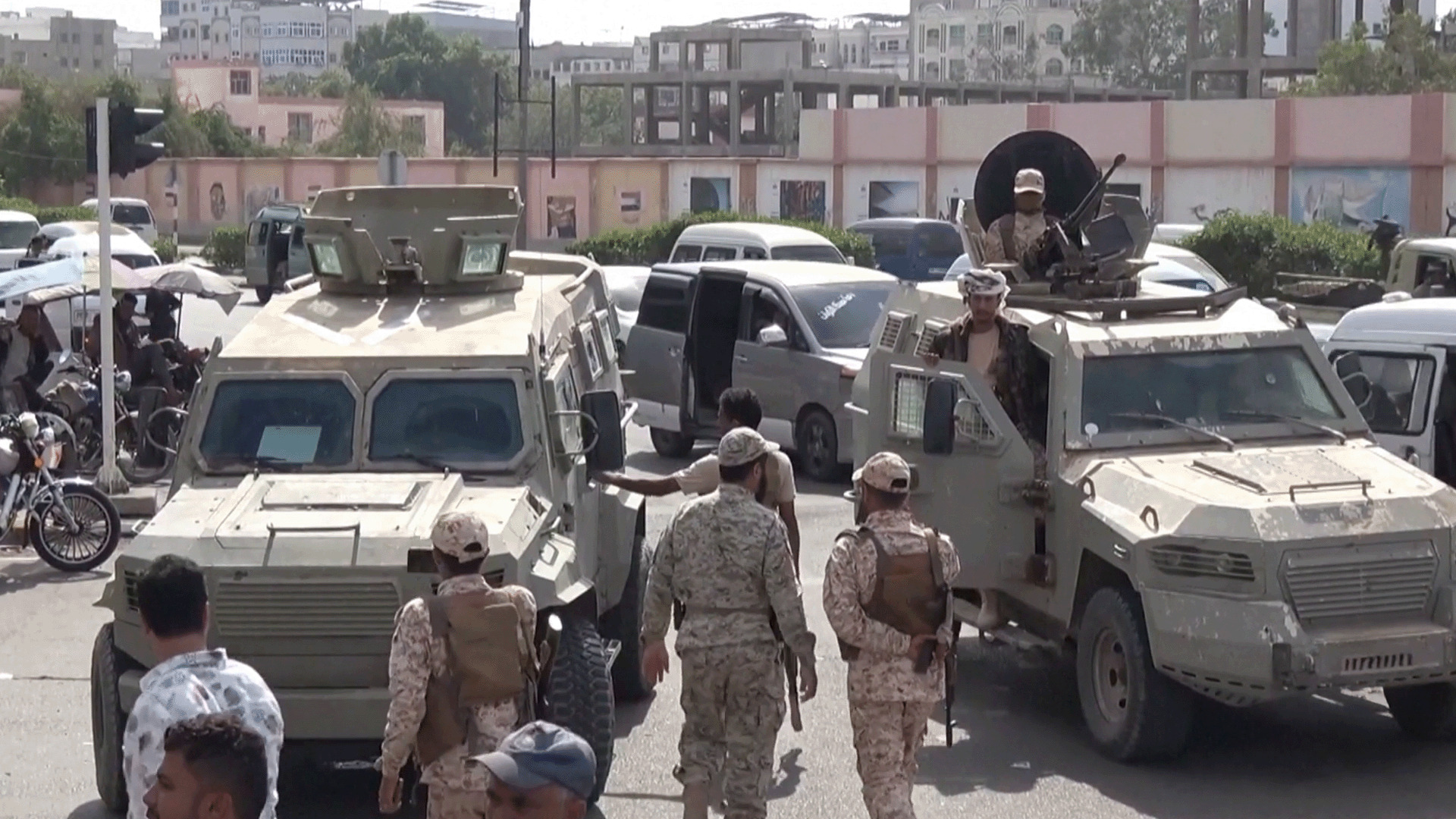 آخرها هروب الزبيدي.. 48 ساعة ساخنة في اليمن تعيد خلط الأوراق