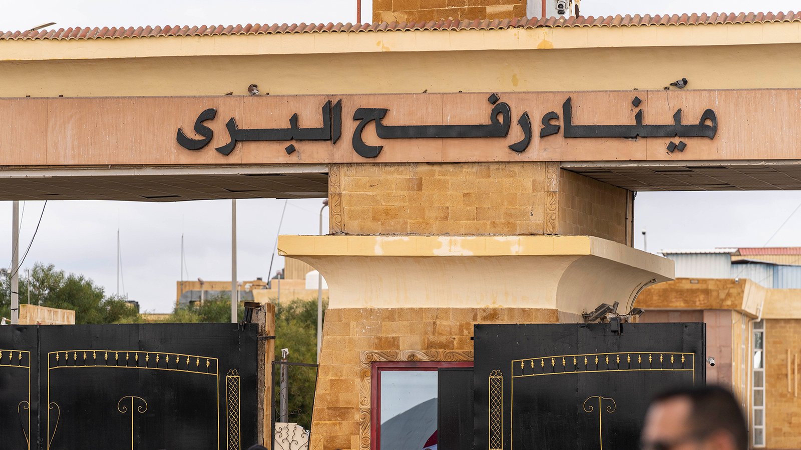 صحف عالمية: إسرائيل تراجعت عن فتح معبر رفح ونتنياهو يقوض هوية الدولة 3 image 1767876686