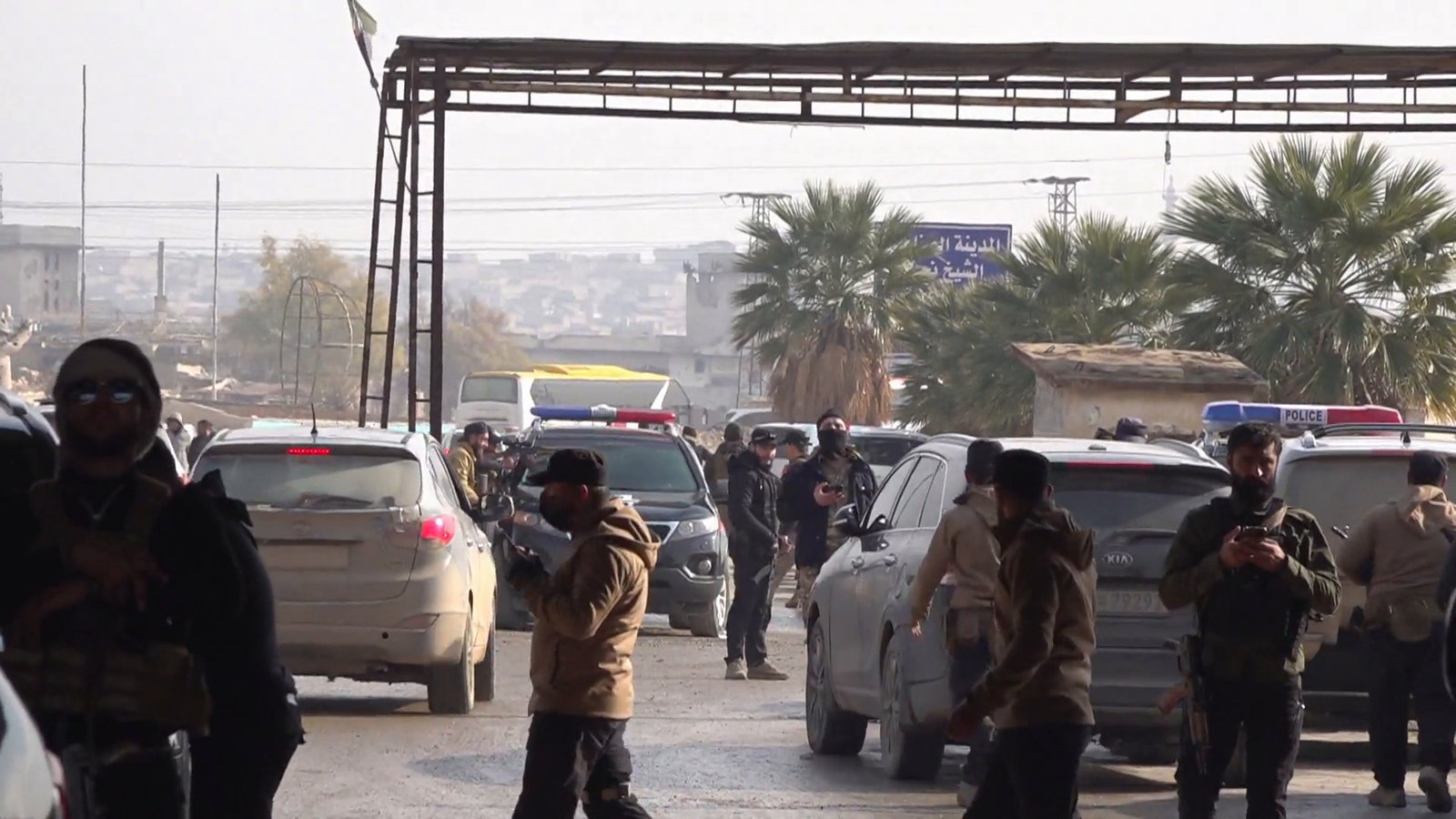 مراسل الجزيرة يوثق إطلاق قسد النار على الصحفيين في حي الشيخ مقصود 1 image 1768030422