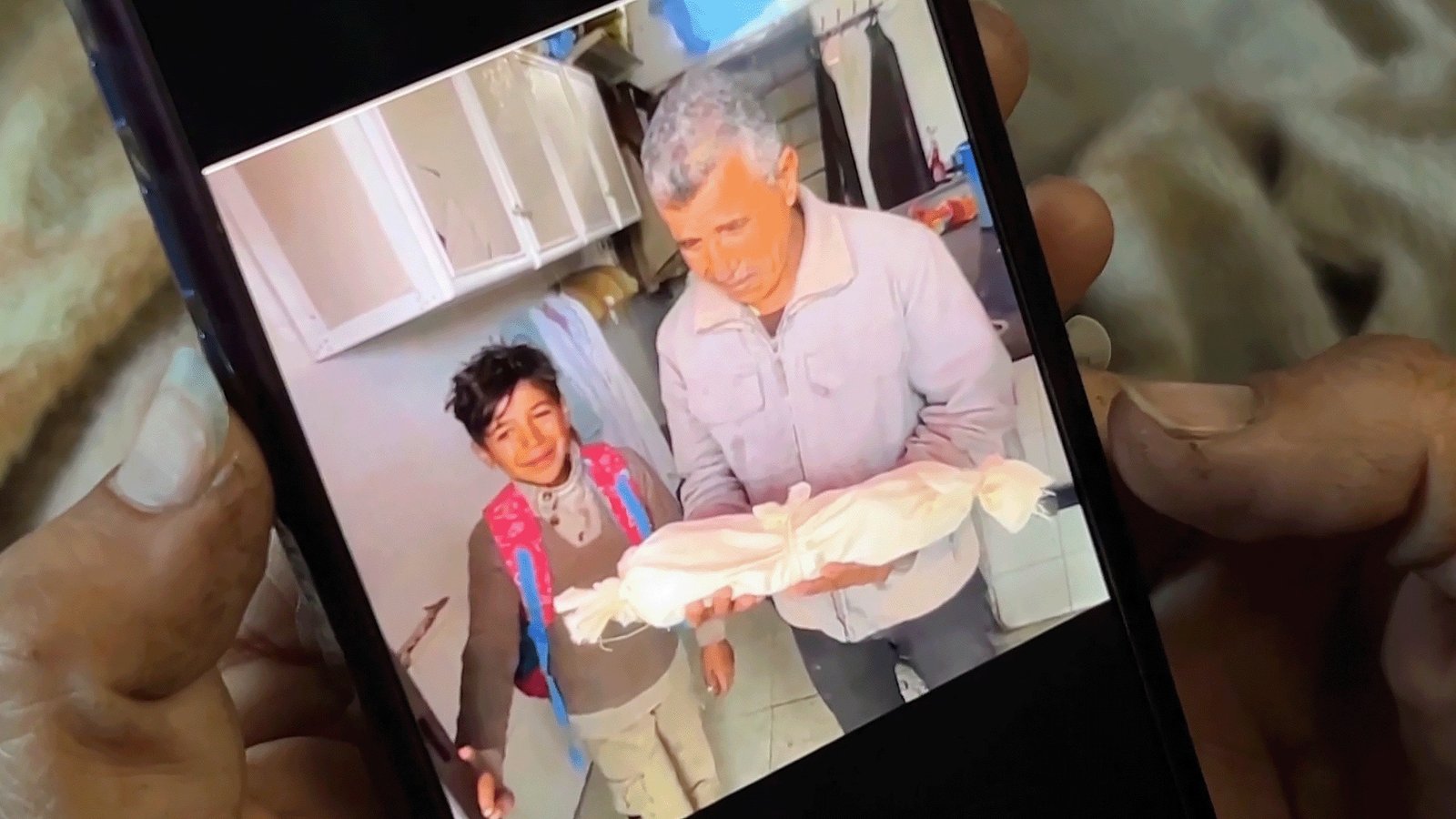 المنخفض الجوي يقتل رضيعا بغزة ويفاقم معاناة النازحين 5 image 1768070373