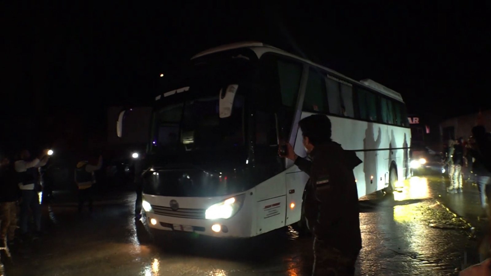 خروج آخر مقاتلي قسد من حي الشيخ مقصود بحلب 3 image 1768114851
