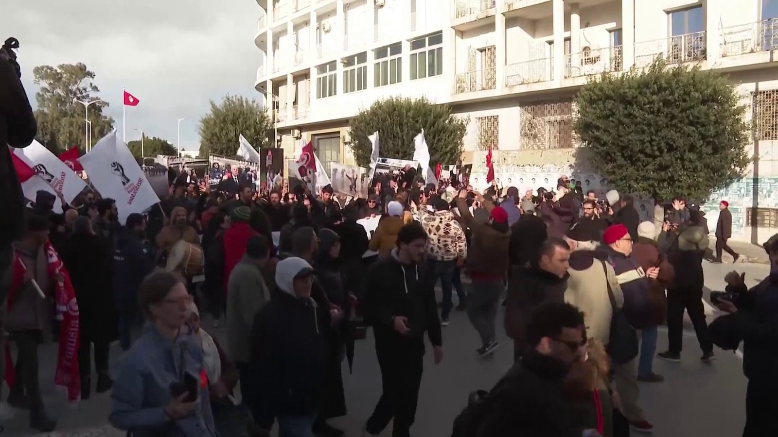 مسيرة احتجاجية في تونس ضد "الظلم والاستبداد" 3 image 1768118481