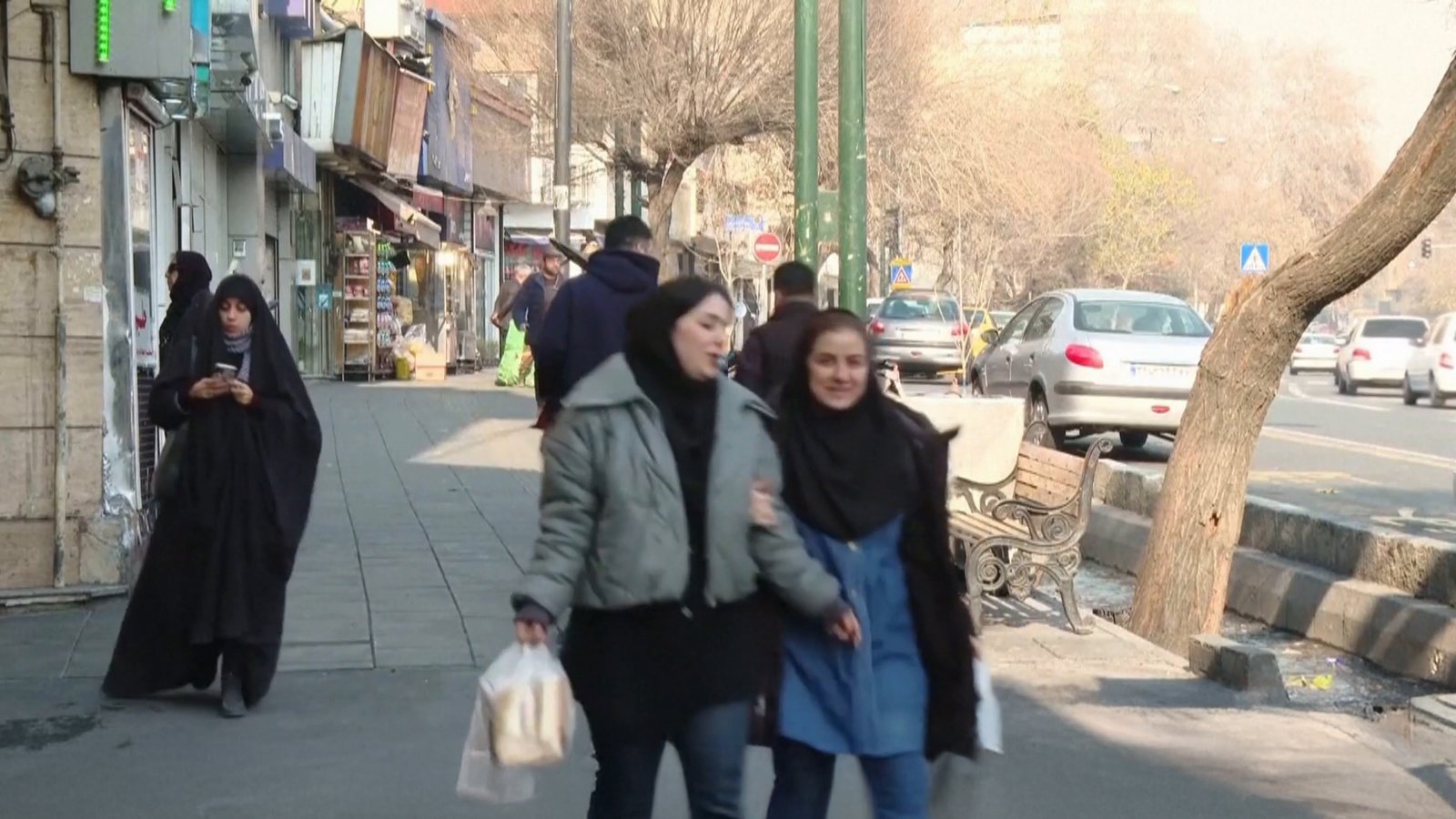 خطة حكومية إيرانية لمنح مساعدات مالية للمواطنين 4 image 1768318231