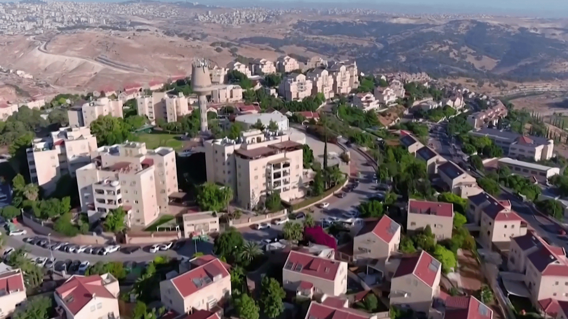 الاحتلال يصادر الأراضي ويعيد هندسة الضفة الغربية ديموغرافيا