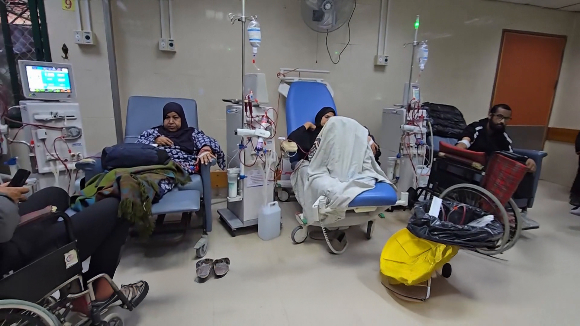الموت على قوائم الانتظار.. وجع صامت يعصف بمرضى الفشل الكلوي بغزة