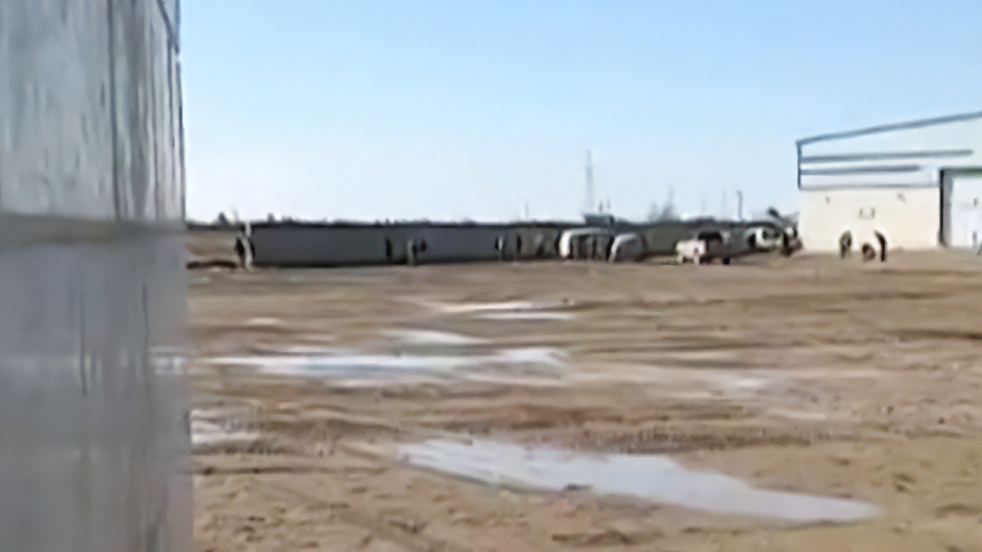 قسد تعلن فقد السيطرة على سجون تضم عناصر تنظيم الدولة والحكومة تحذر