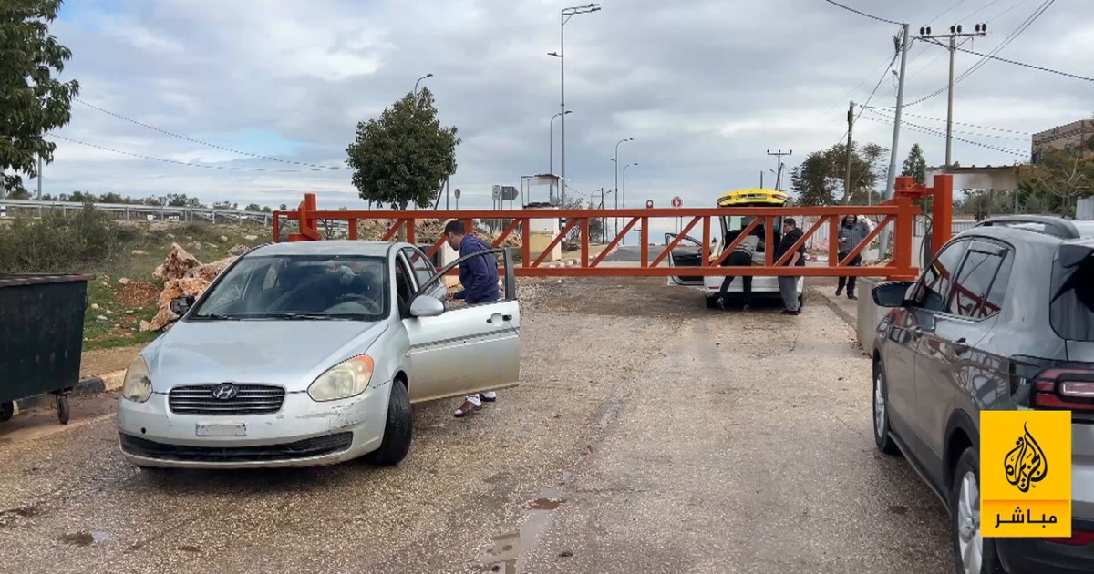 بوابة مغلقة منذ عامين ونصف حولت "قُصرة" جنوب نابلس إلى سجن كبير