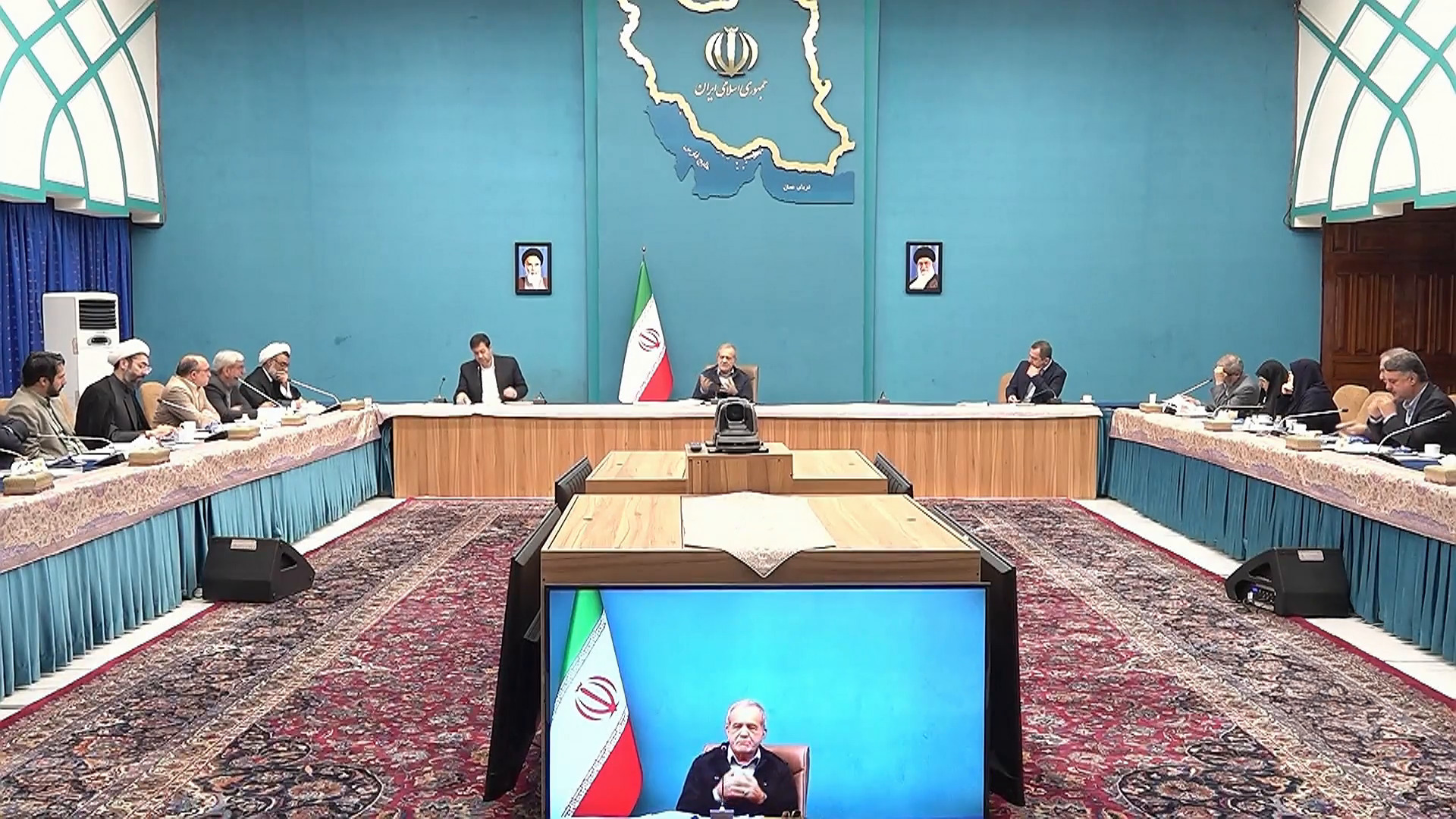 الحكومة الإيرانية تتعهد بتحسين الأوضاع المعيشية