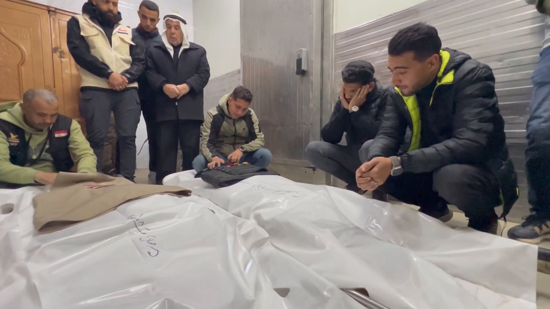 تشييع جثامين 3 صحفيين استشهدوا في قصف إسرائيلي بخان يونس