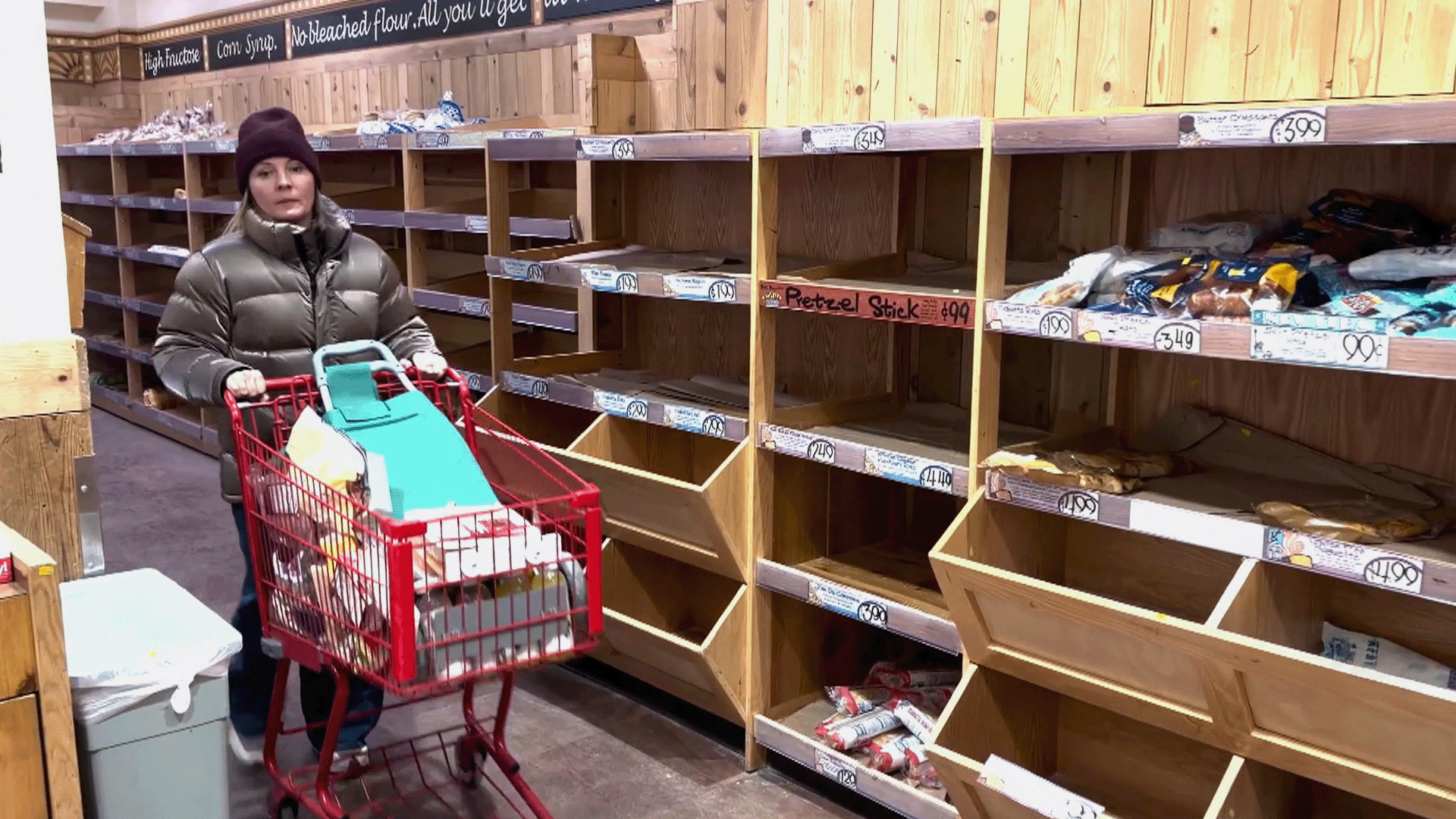 متاجر خاوية وجليد مرعب.. أمريكا تتأهب للعاصفة "فيرن" ومغردون يعلقون