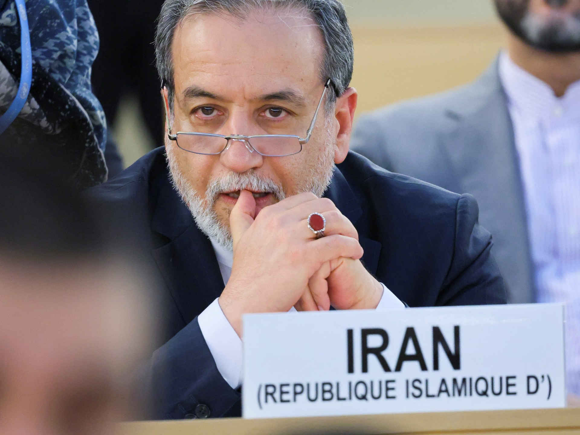 لماذا غاب وزير الخارجية الإيراني عن منتدى دافوس؟