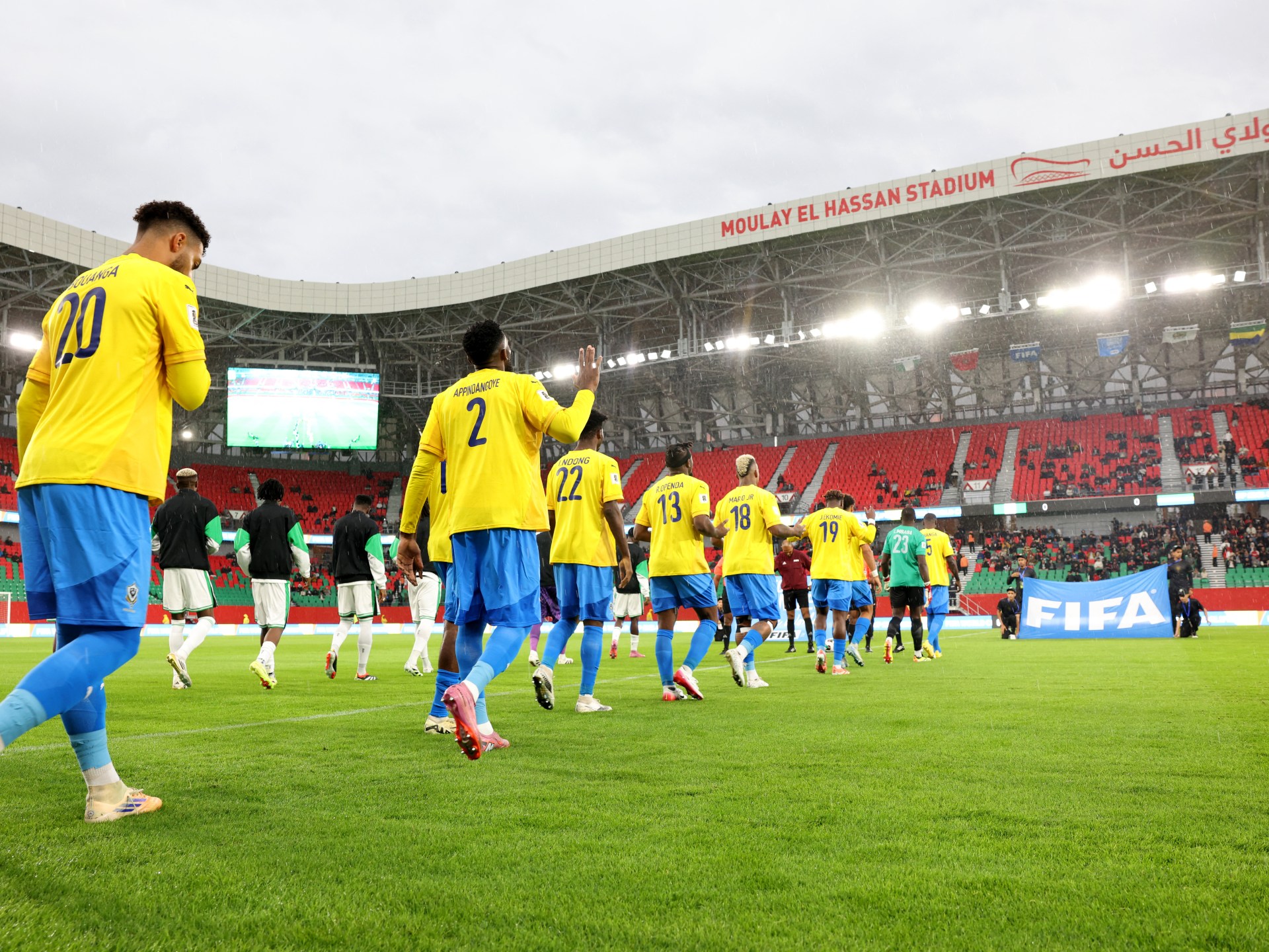 الخوف من الفيفا يدفع حكومة الغابون لرفع الإيقاف عن المنتخب وأوباميانغ