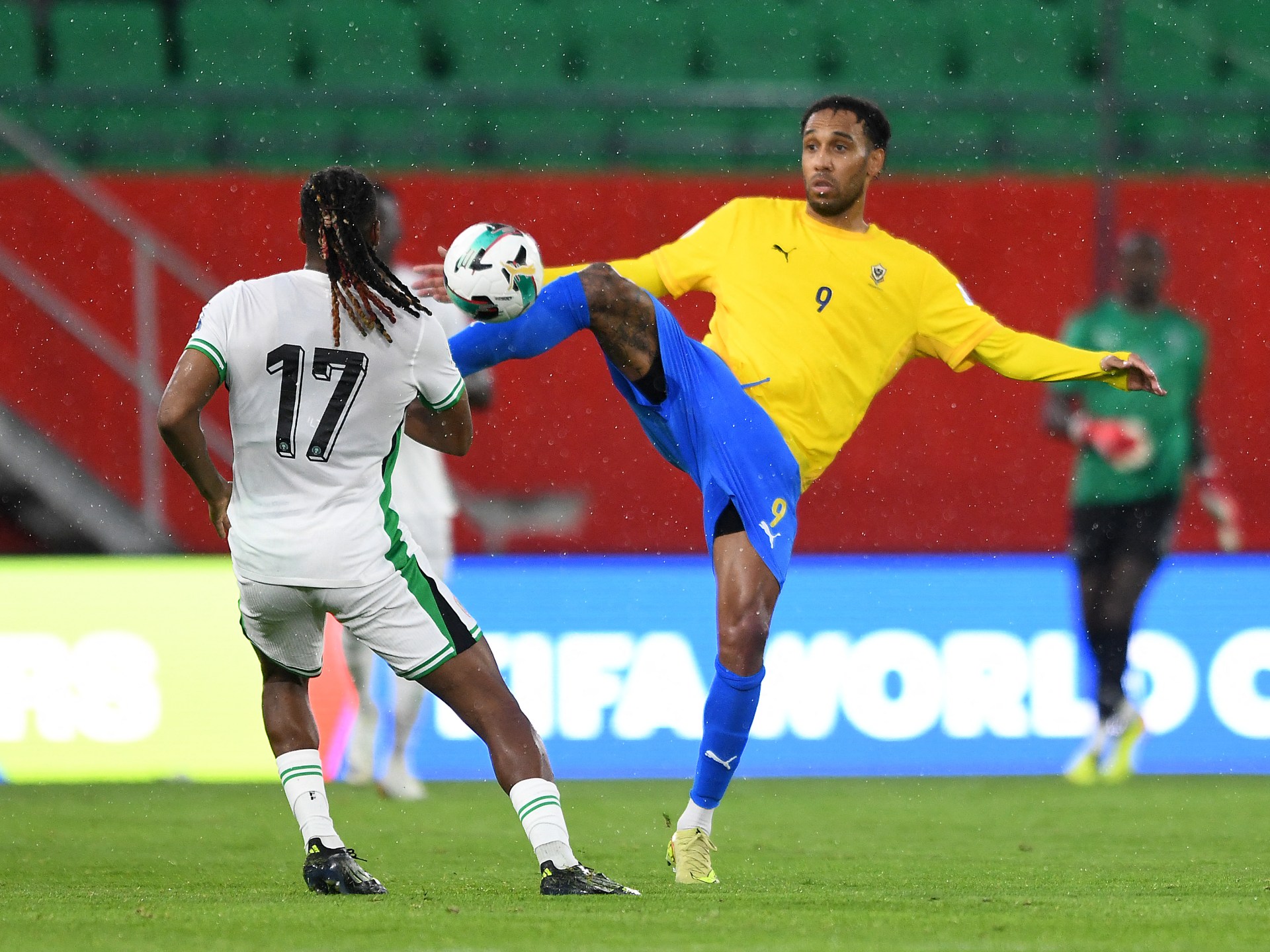 الغابون توقف المنتخب وتقيل المدرب وتستبعد أوباميانغ عقب إخفاق كأس أفريقيا‬