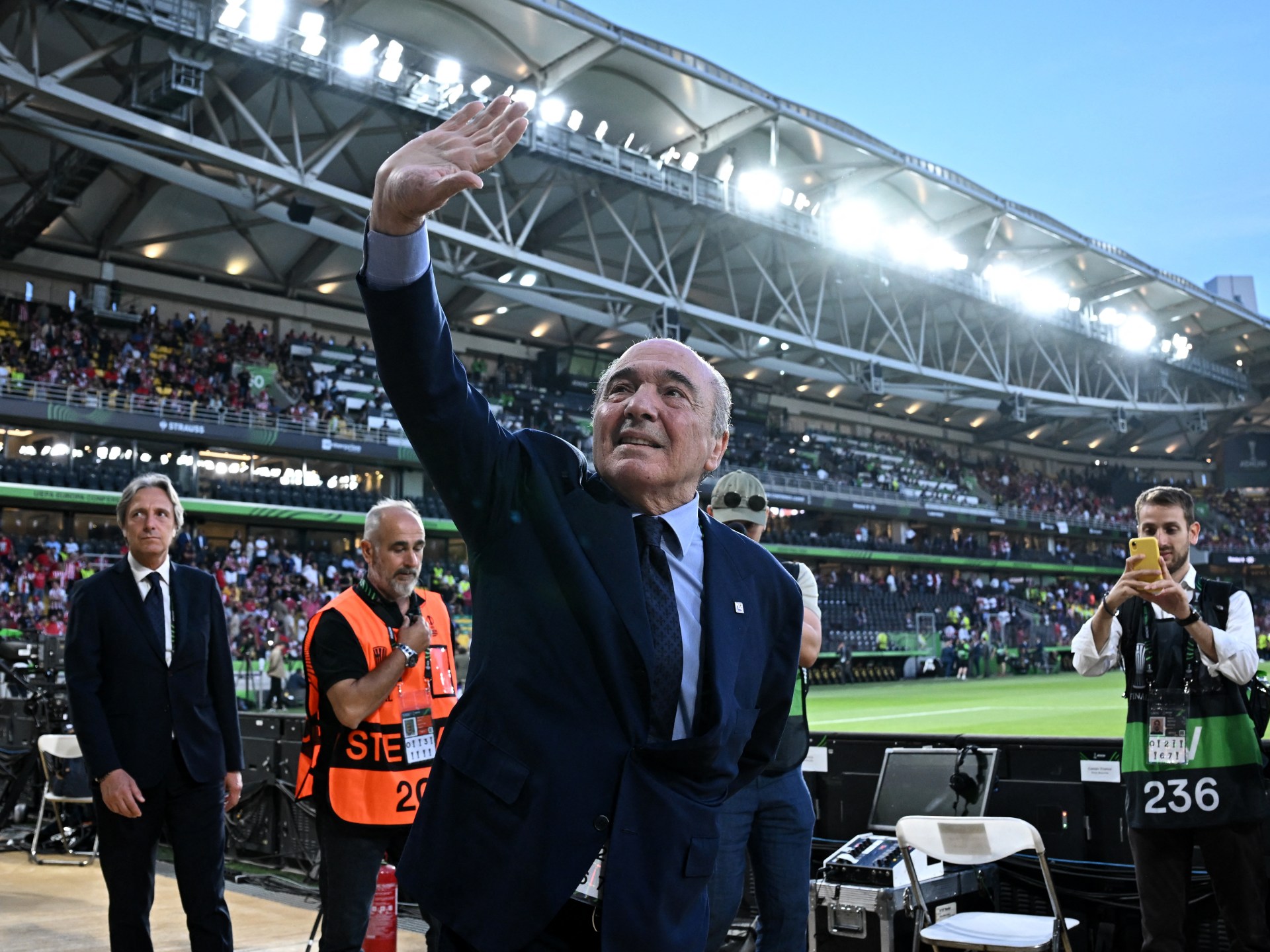 وفاة رئيس فيورنتينا كوميسو عن 76 عاما