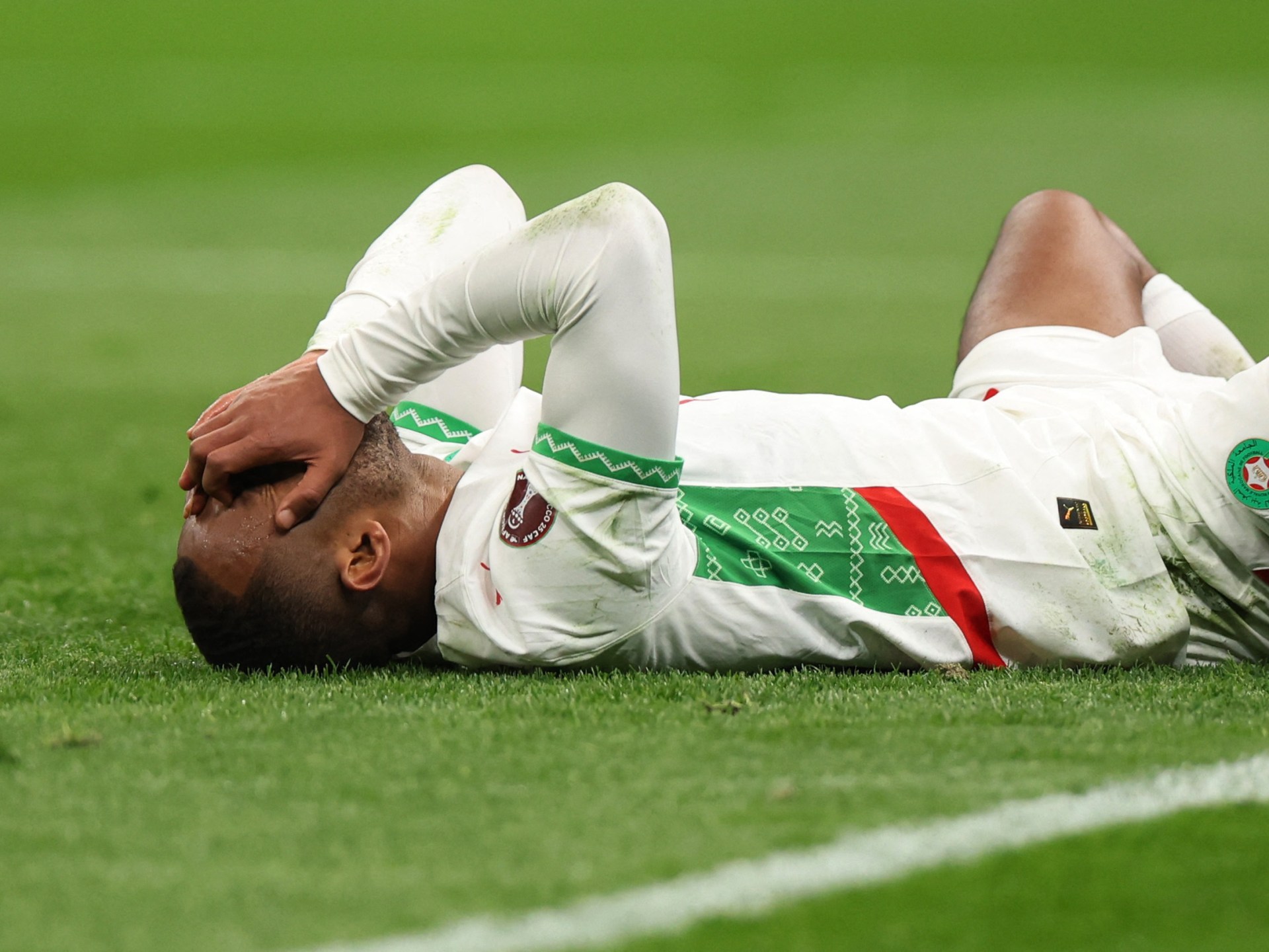 شاهد: الكعبي "ملك المقصيات" يهدر هدفا مغربيا بغرابة ضد السنغال