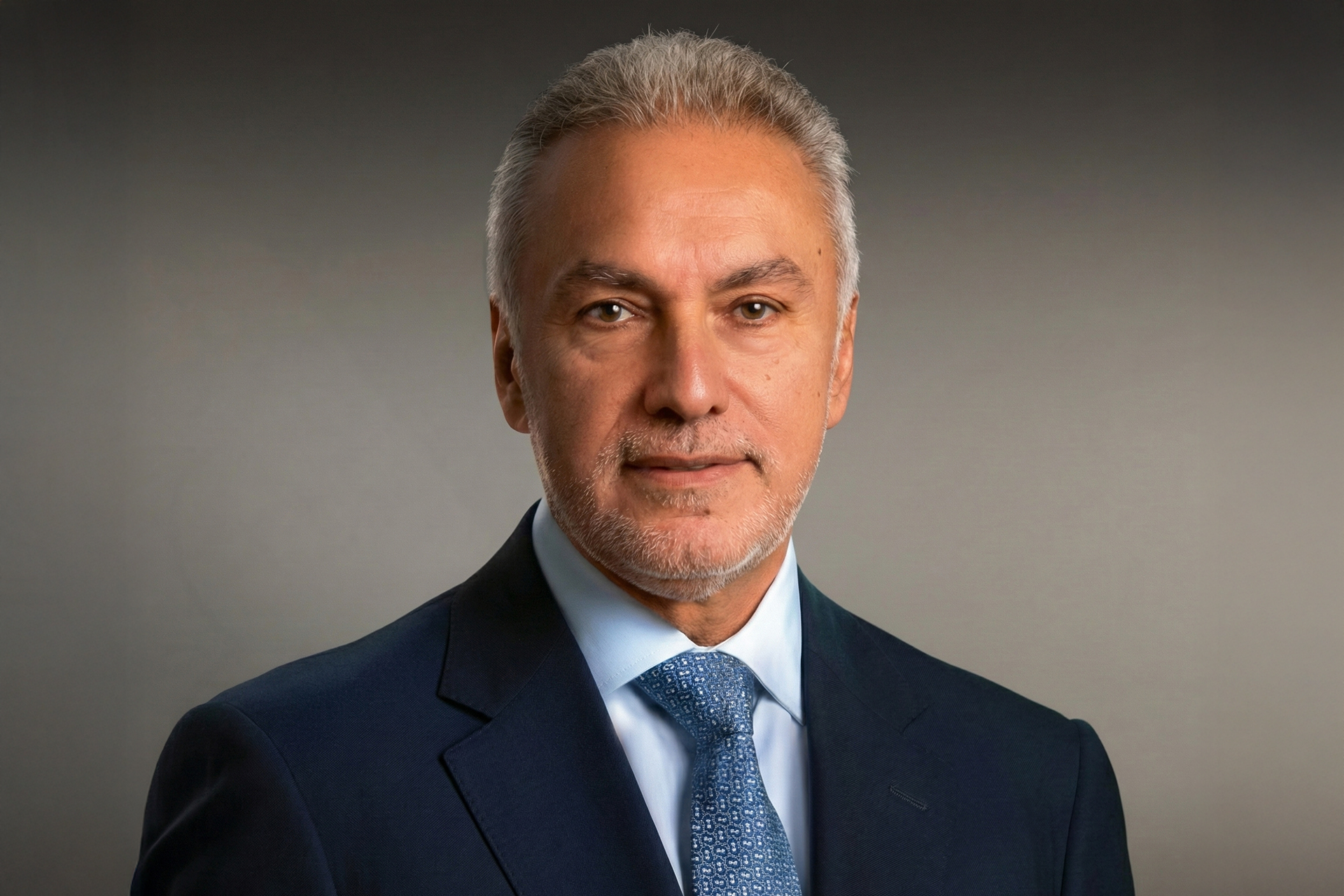 محمد حمشو.. رجل الأعمال السوري تاجر خردة الدمار