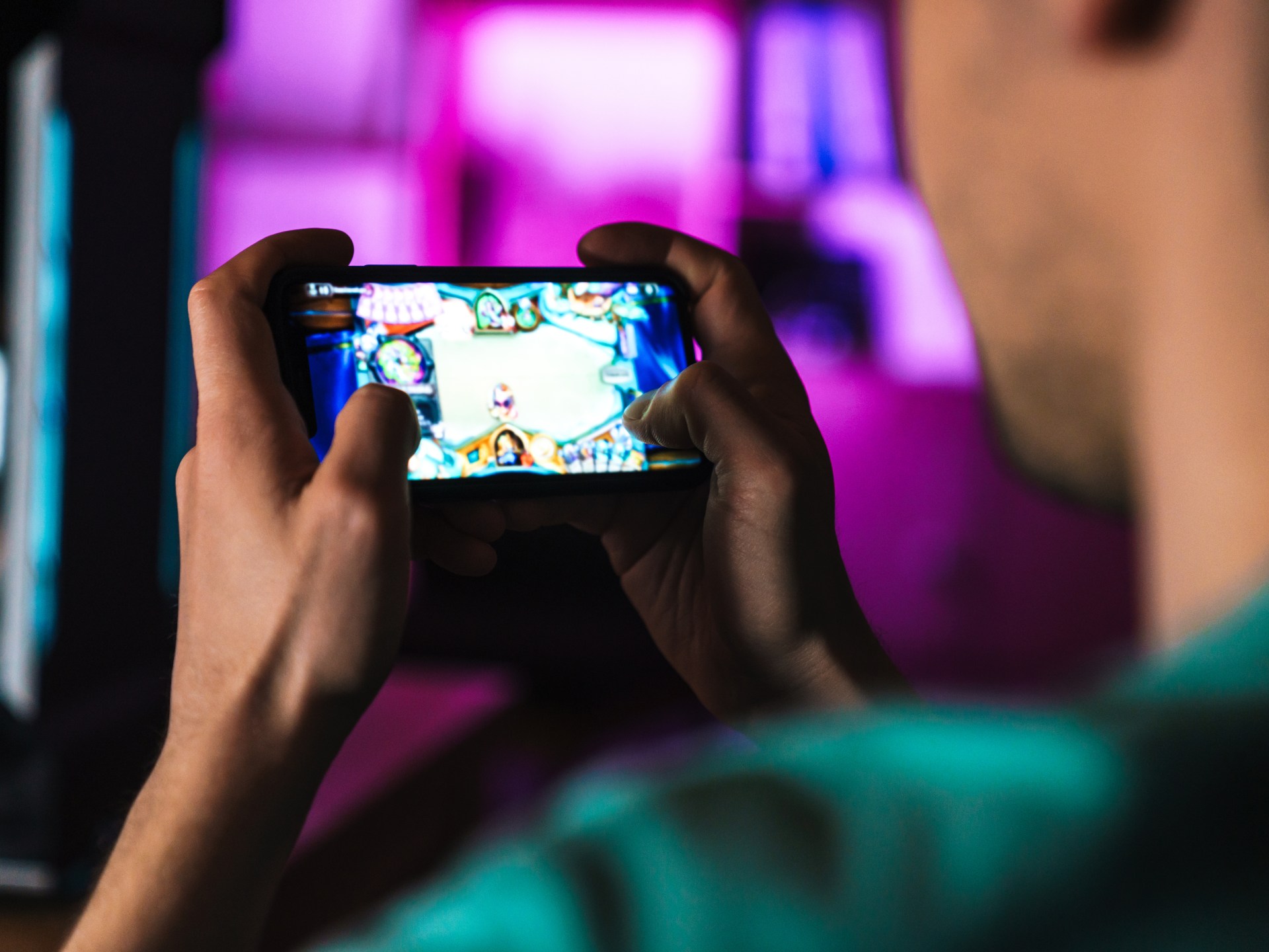 إنفاق المستهلكين على التطبيقات يتجاوز الألعاب في 2025 بفضل الذكاء الاصطناعي