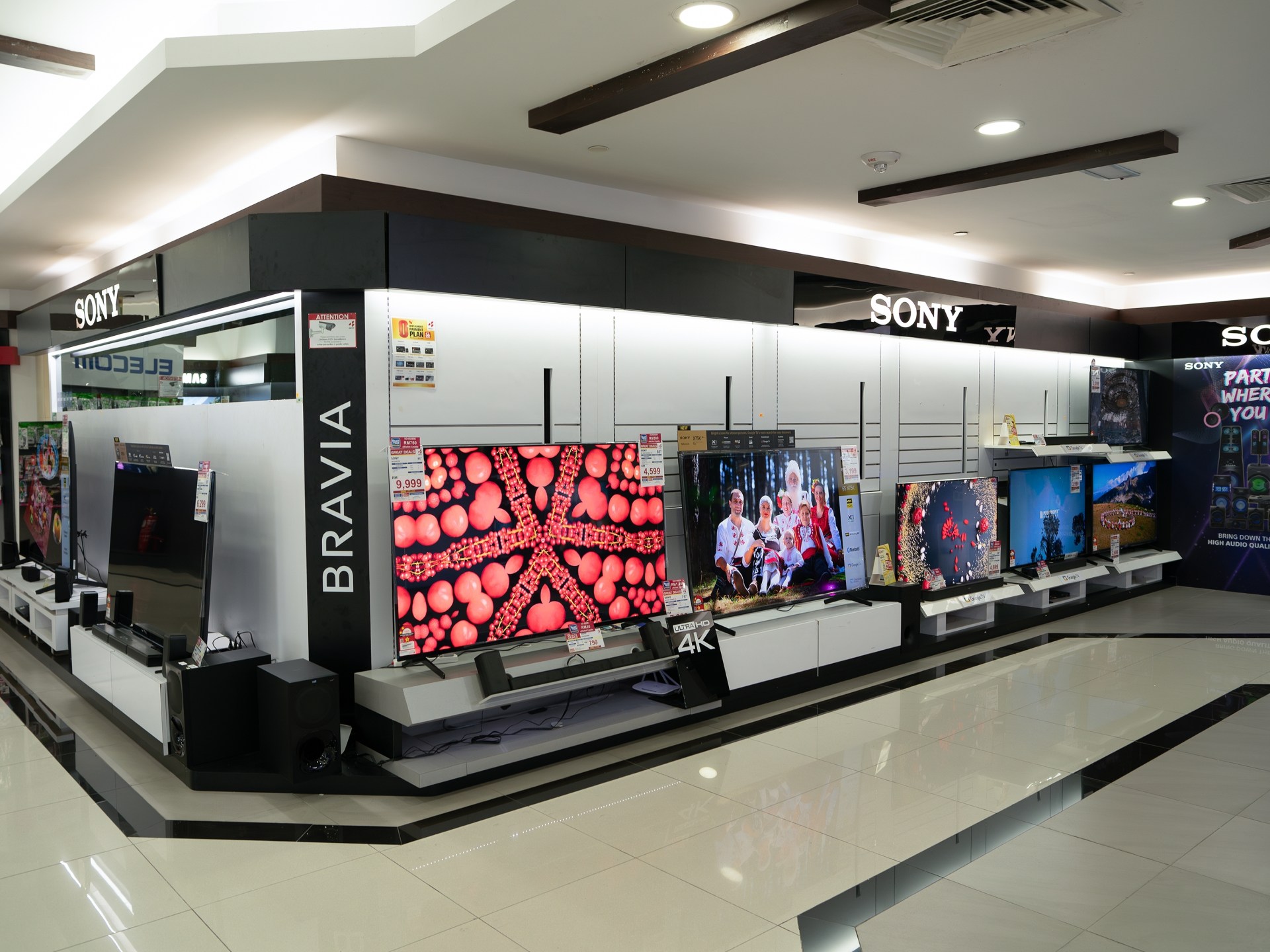 سوني تُسلِّم قطاع التلفزيونات لـ"تي سي إل".. ما الذي يعنيه هذا للمستخدمين؟