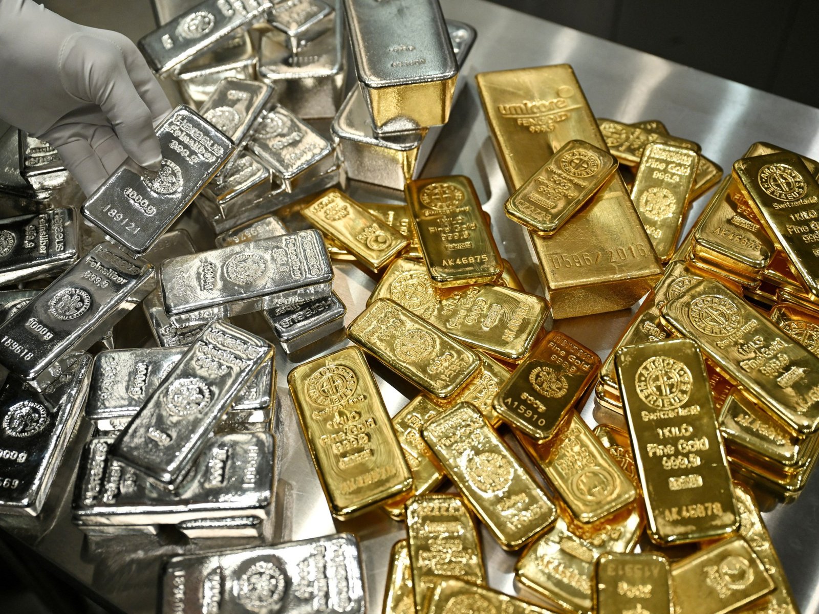 المعادن النفيسة تستهل 2026 على ارتفاع قوي 3 silver gold 24 12 1766580595