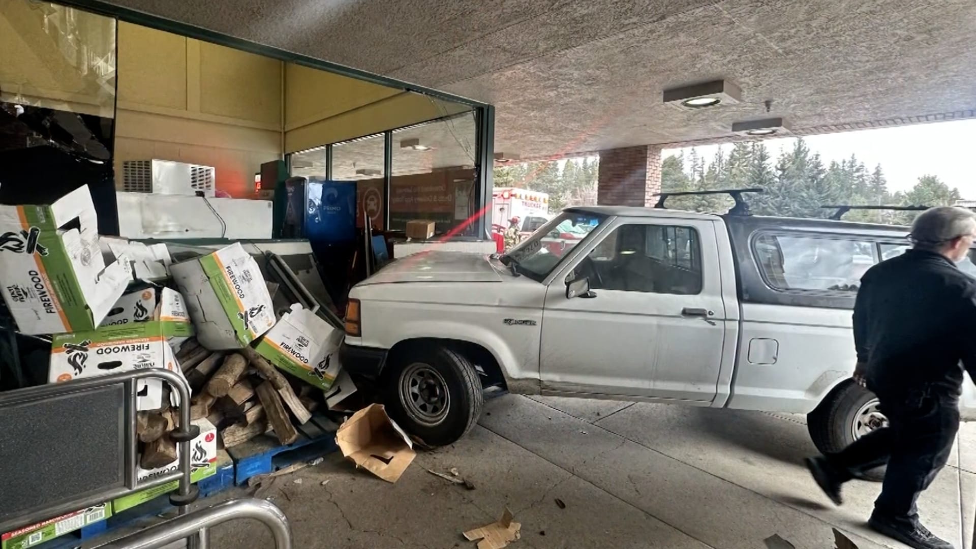 شاحنة تصدم فريق بيسبول للناشئين خلال حملة تبرعات